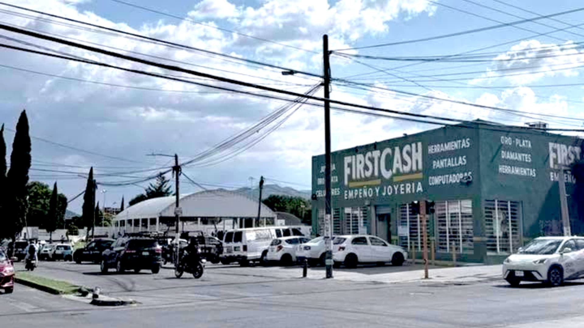Los servicios de emergencia se encuentran desplegados en Los Héroes Tecámac, Edomex
