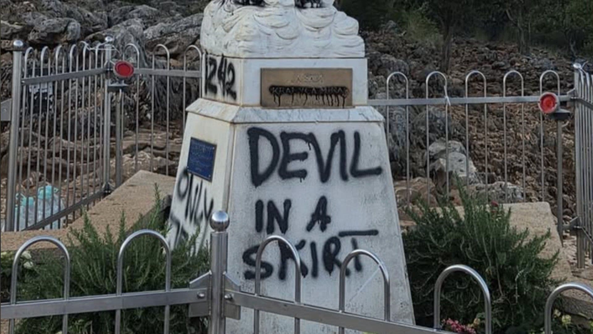 Checa Qué Significa Devil In a Skirt y Por Qué la Frase Se Volvió Tendencia