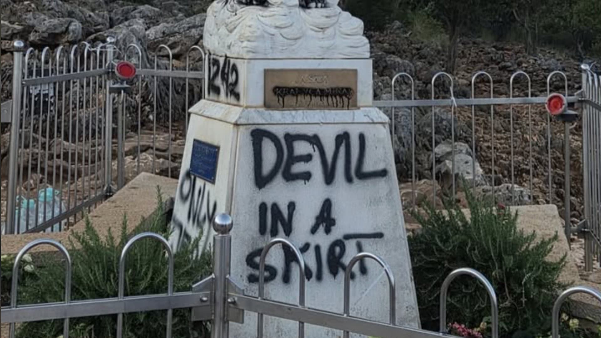 Checa Qué Significa Devil In a Skirt y Por Qué la Frase Se Volvió Tendencia