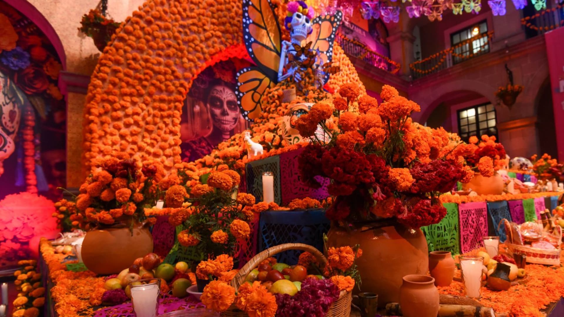 Ofrenda monumental ubicada en el Estado de México