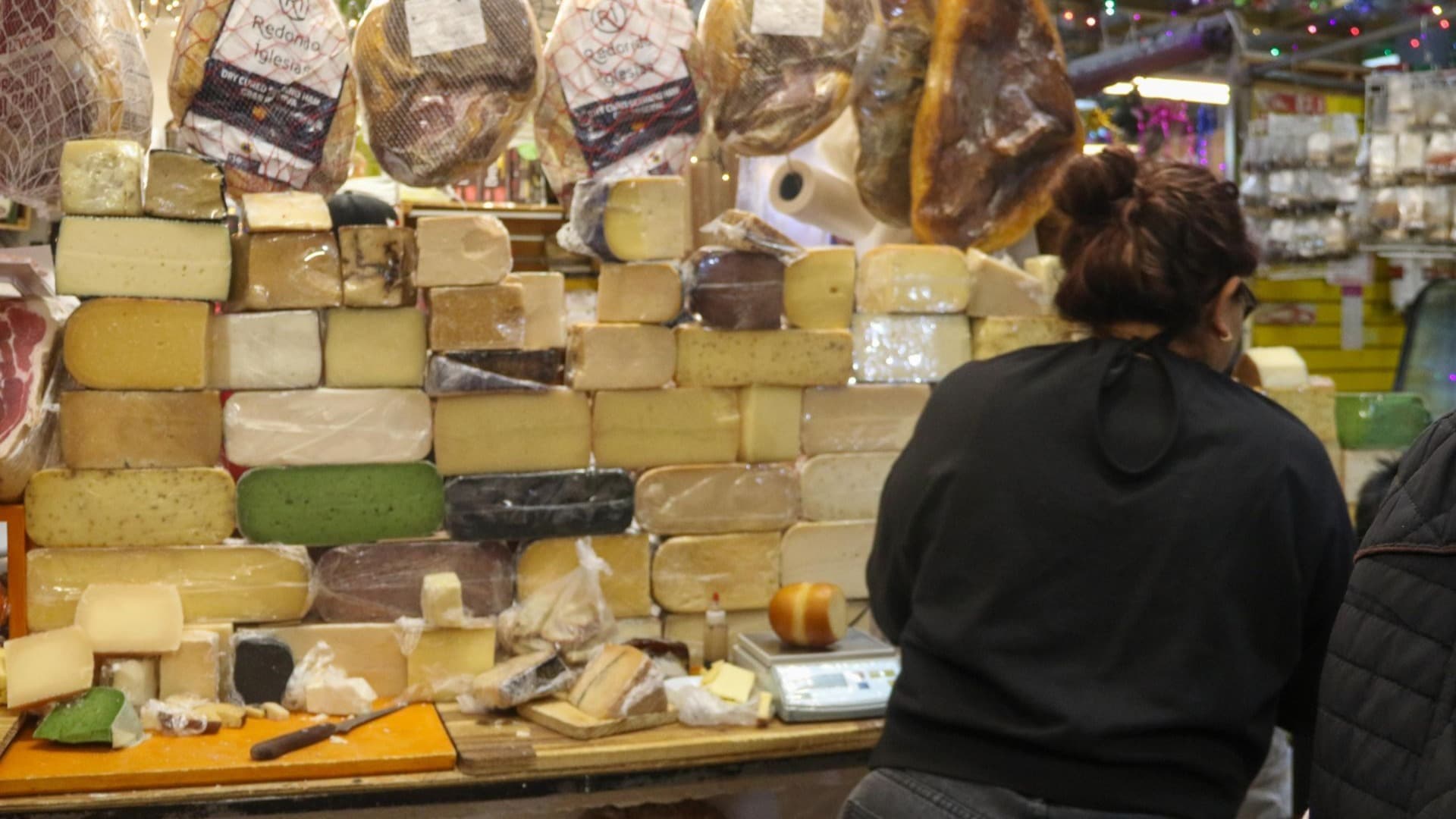 Venta de quesos en el Mercado de CDMX
