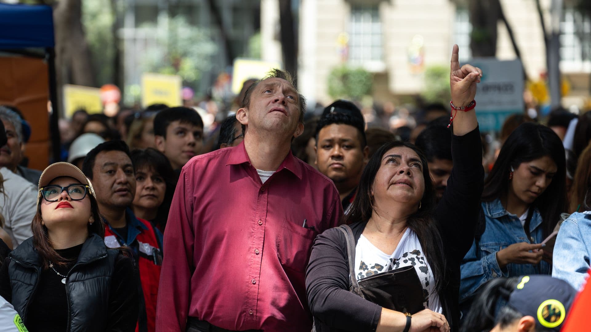 Personas llevan a cabo un simulacro