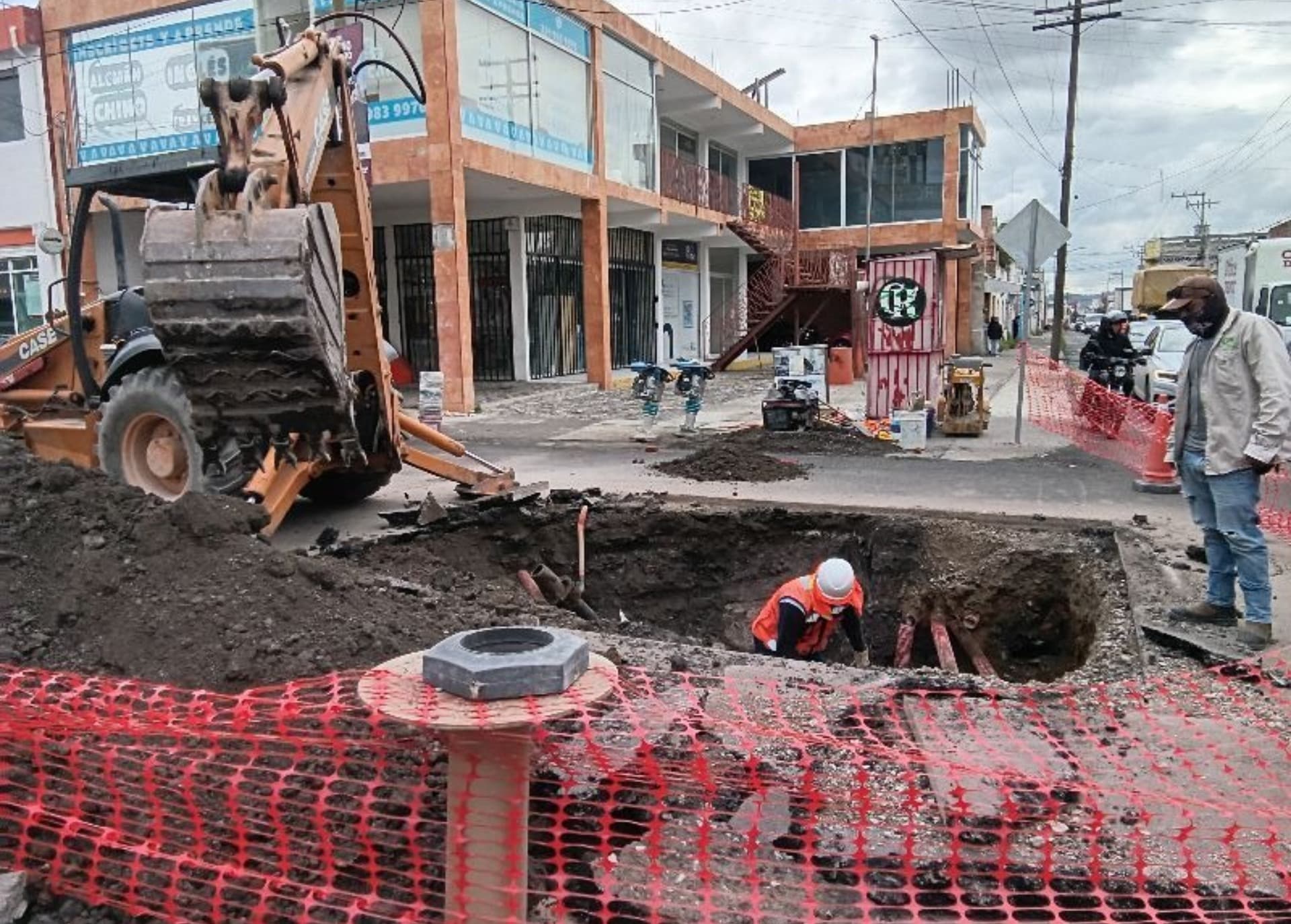 Abren Calle 25 Norte en Puebla para Reparar Fuga y Colapso de Tubería