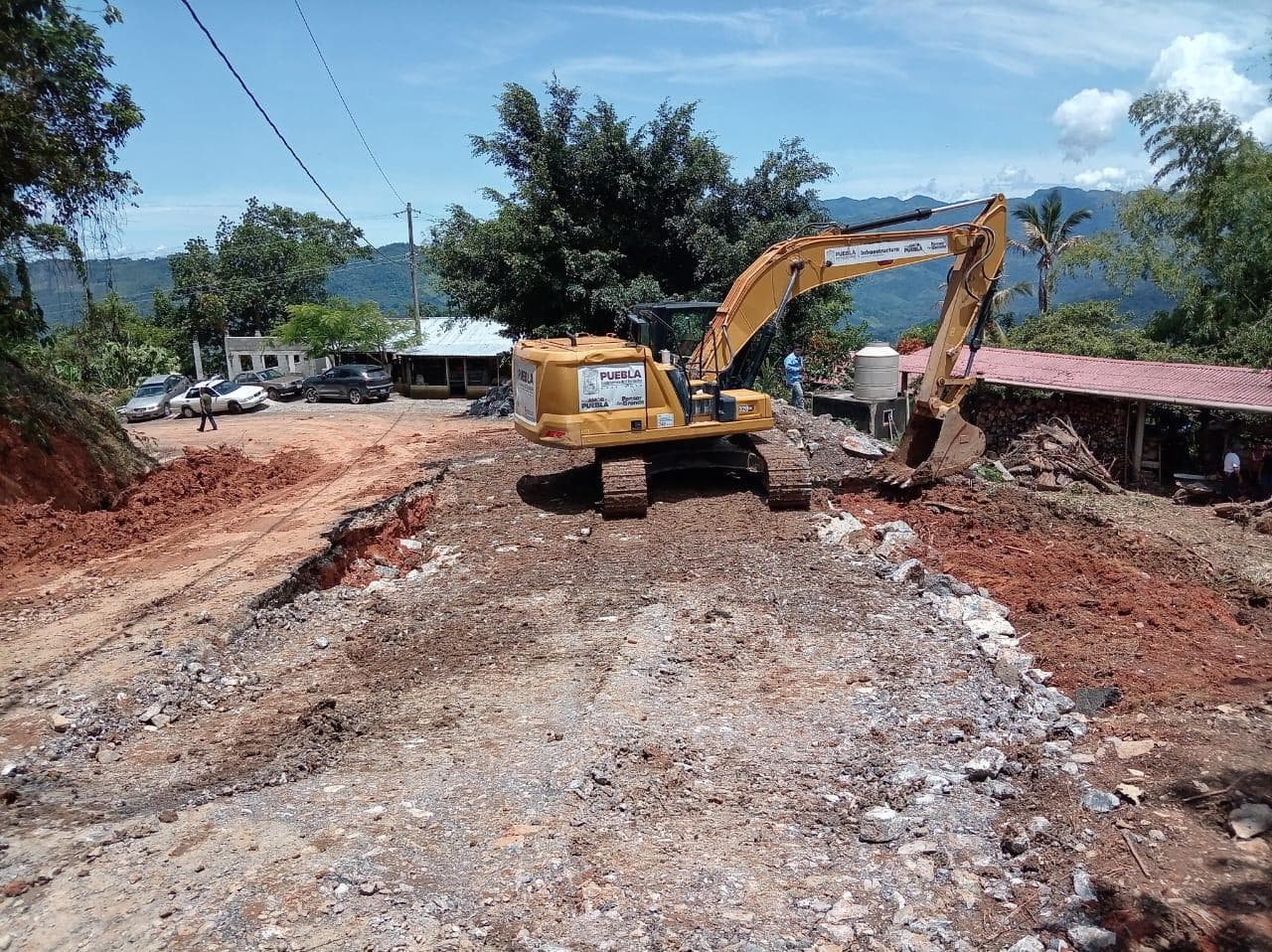 La maquinaria continúan en la zona.