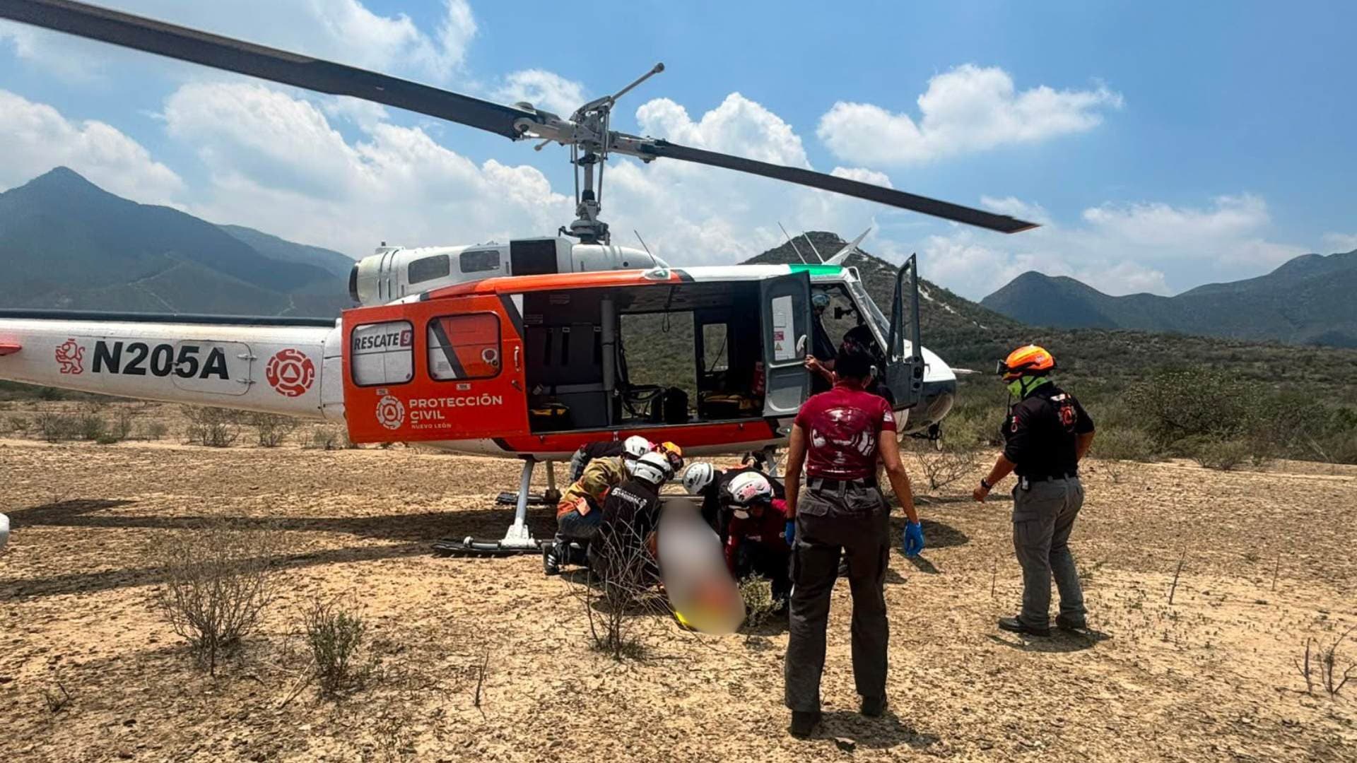 Rescatan a Senderista tras Lesionarse en el Cerro de la Mota en García, Nuevo León