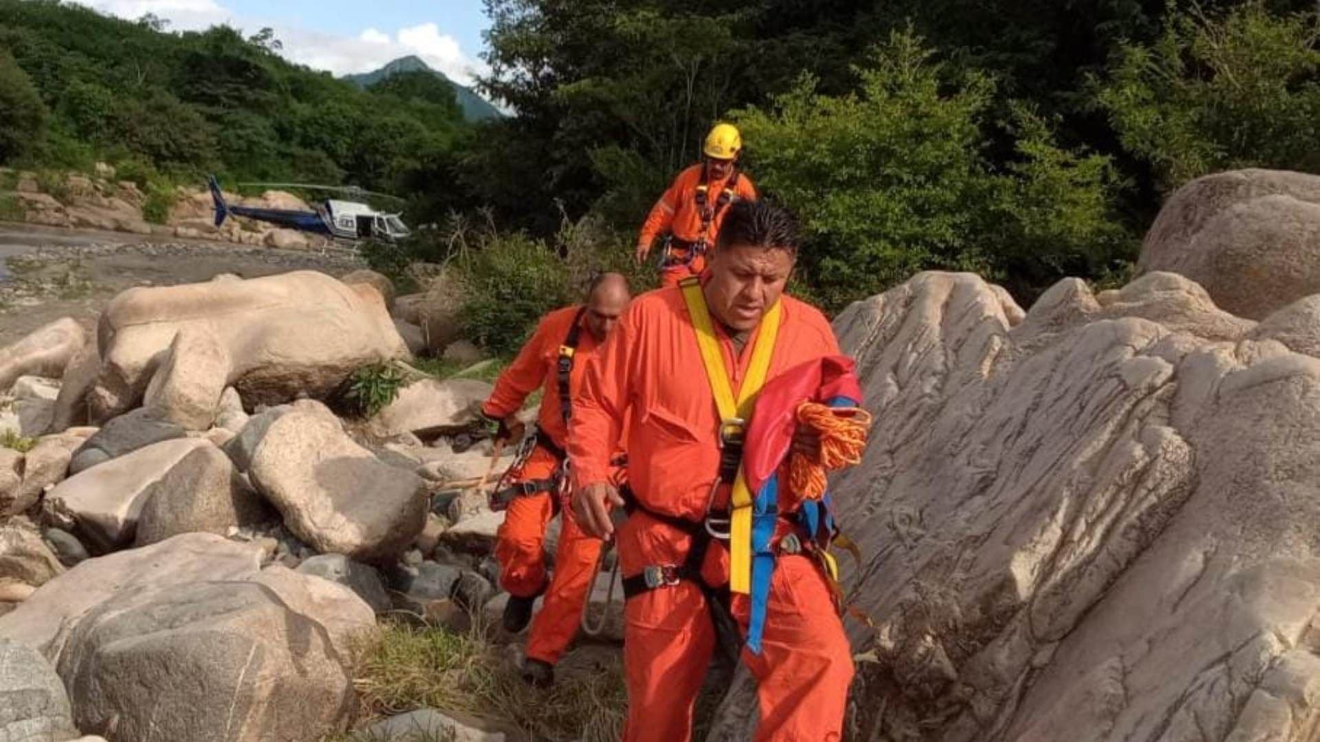 rescate cuerpos en Talpa de Allende