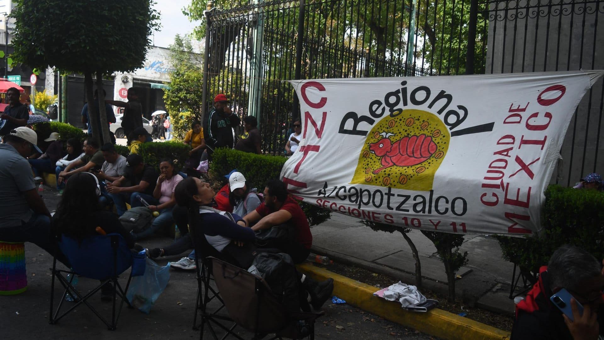 Integrantes de la CNTE en la Segob