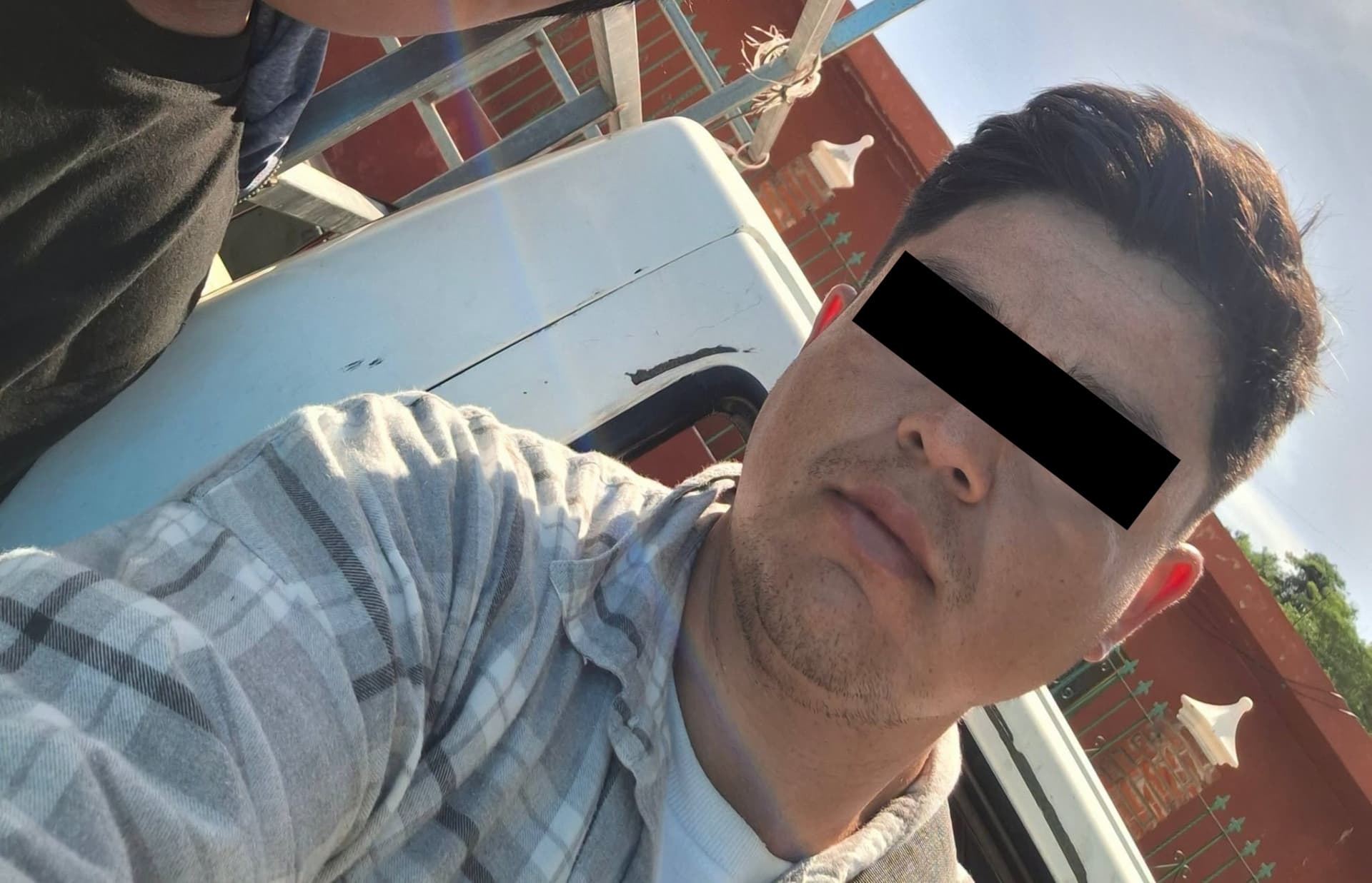 El hombre había emprendido con su esposa un negocio de productos de limpieza.
