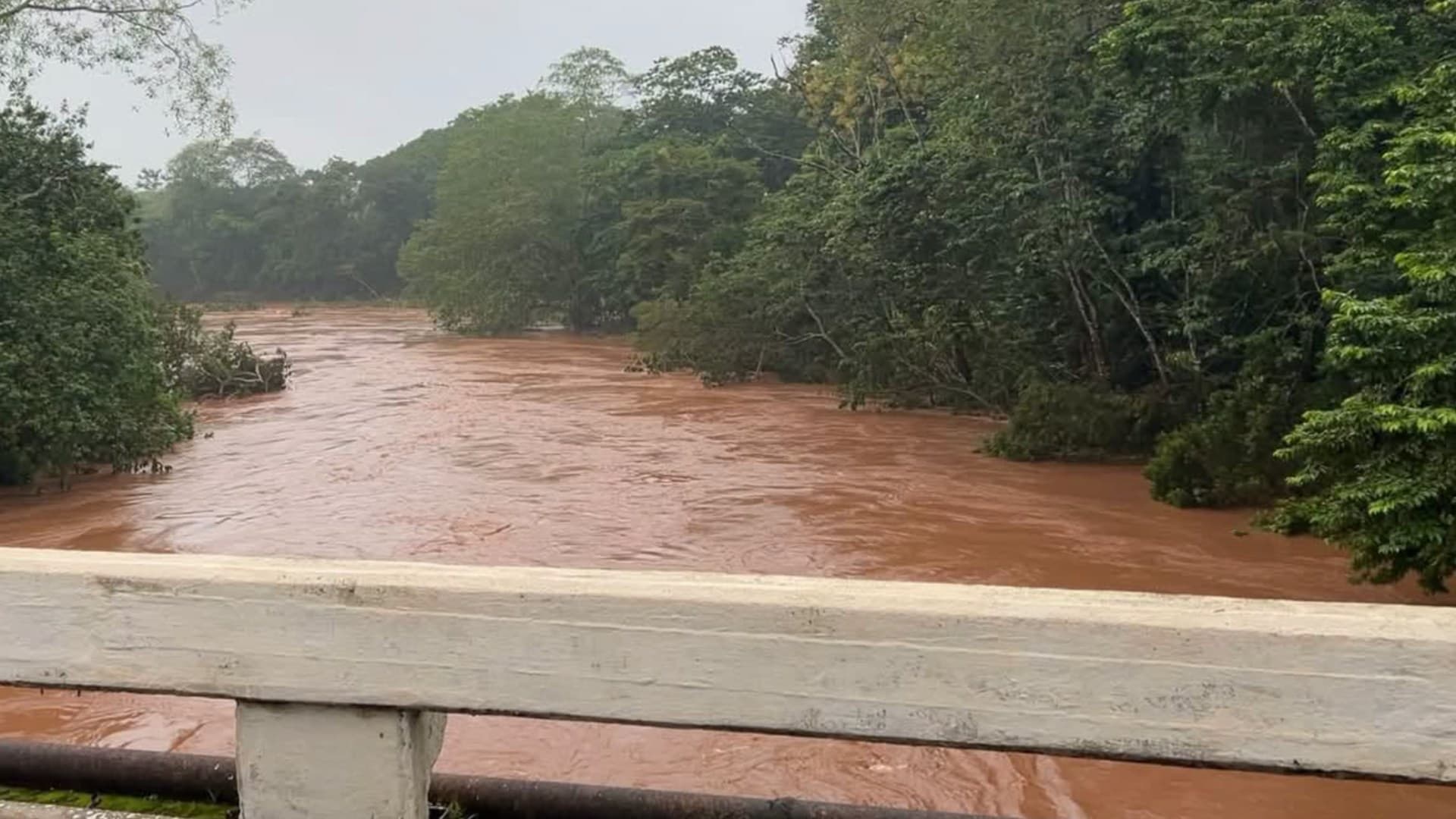 Activan Alerta por Desbordamiento del Río Solosúchil en Uxpanapa, Veracruz