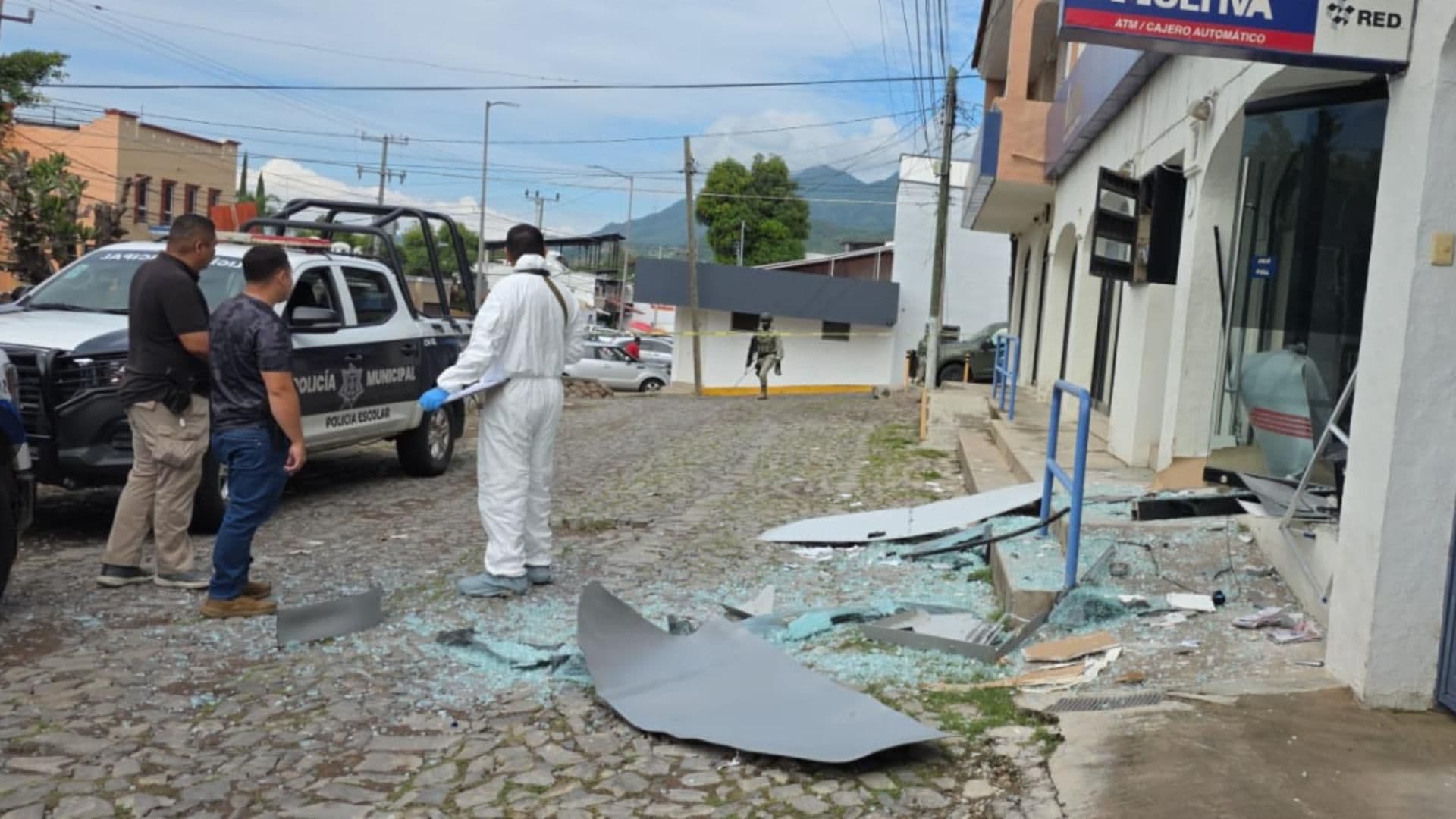 Roban cajero automático en Chapala.