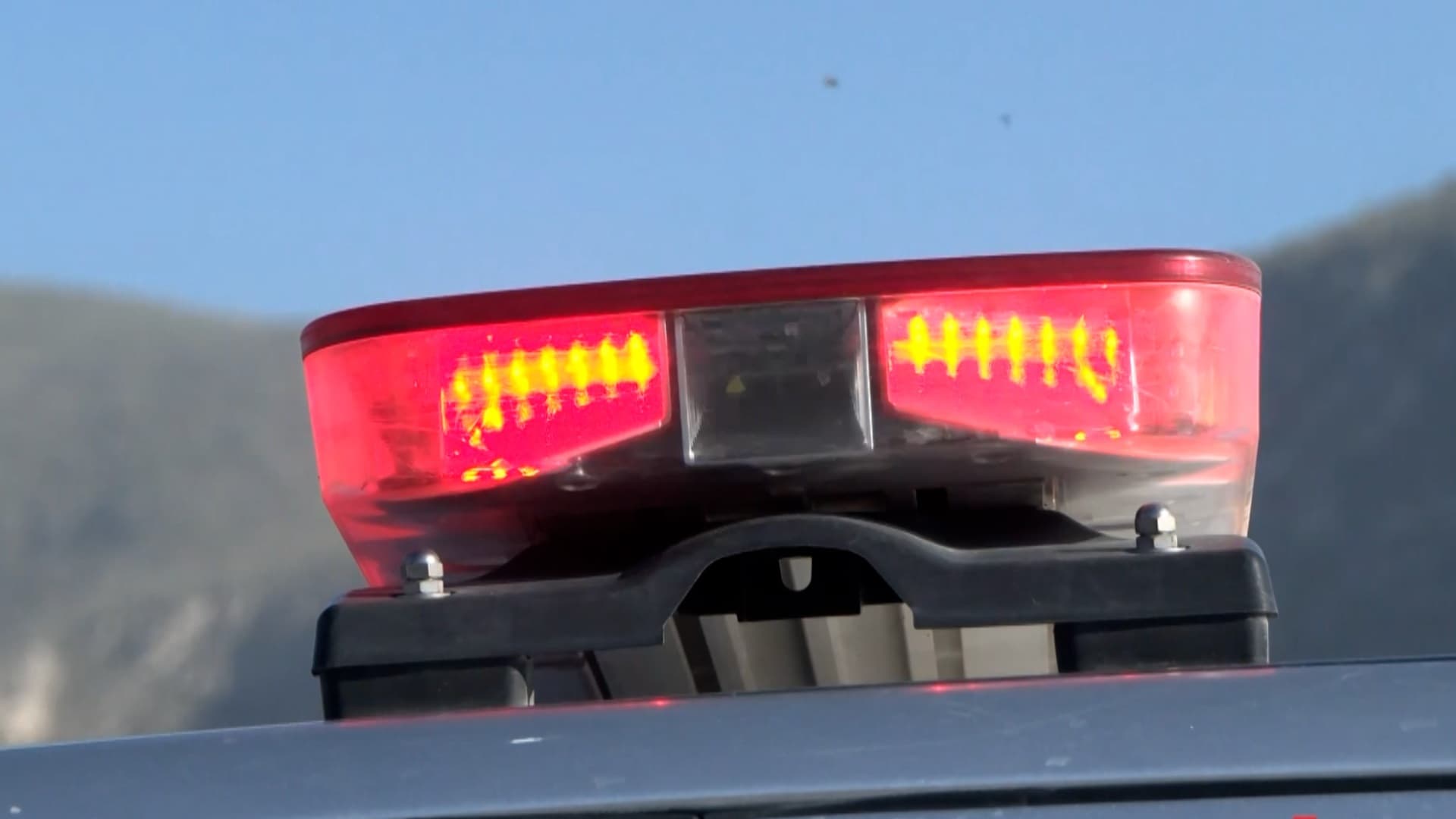 Delincuentes desvalija automóvil en el fraccionamiento Monte Magno en Xalapa, Veracruz