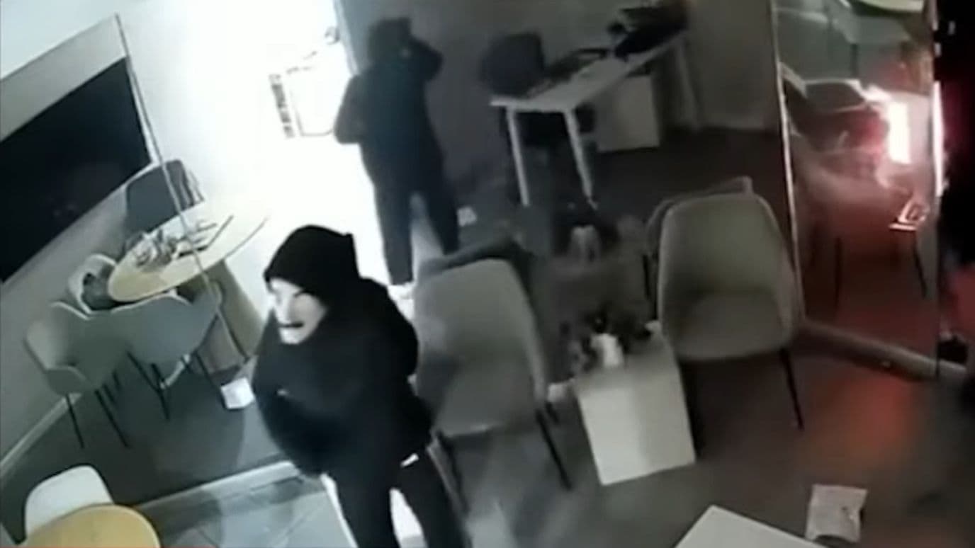 Hombres Enmascarados Roban Caja Fuerte de Notaría en San Pedro, NL