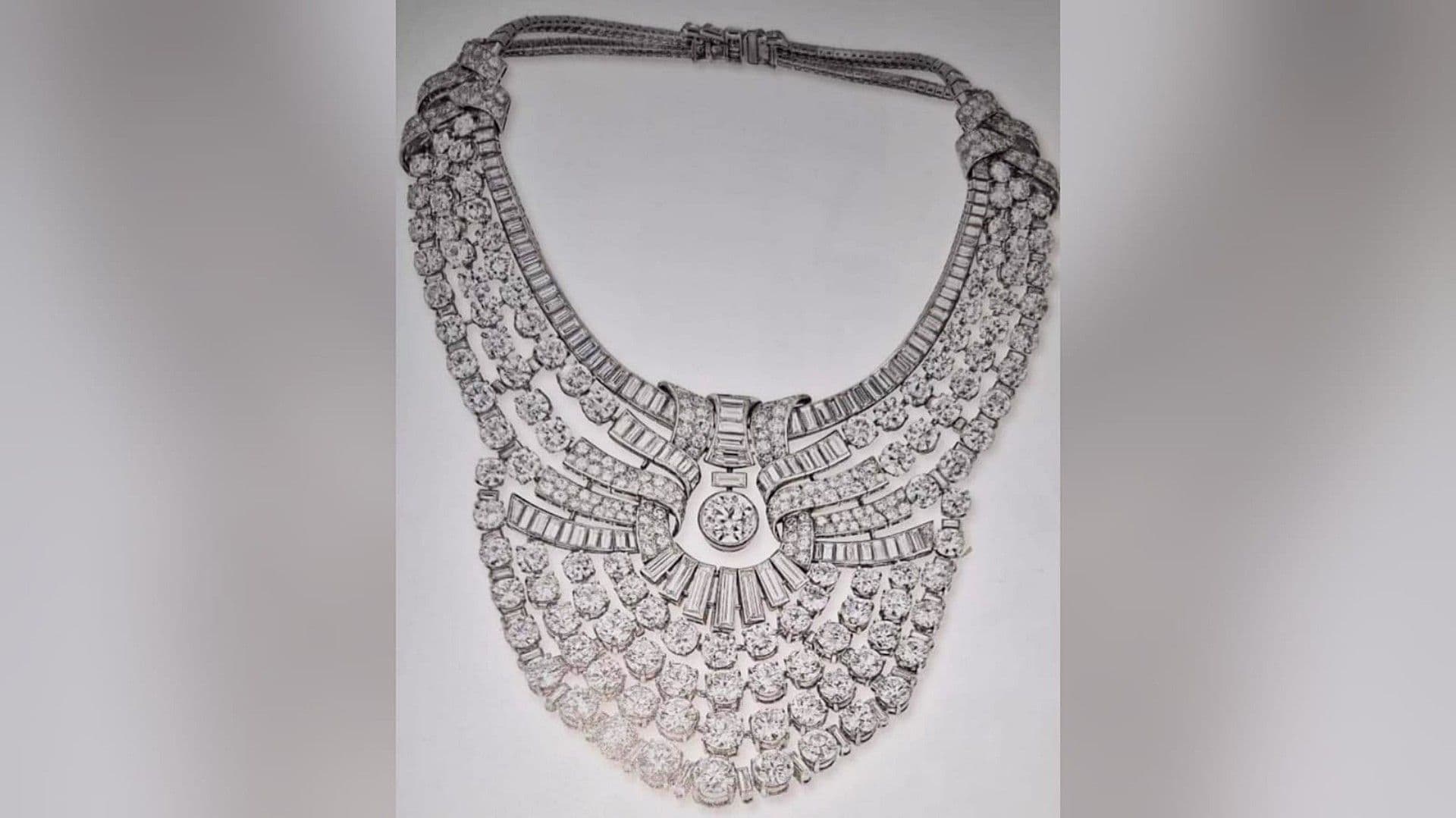Collar de diamantes que perteneció a una reina de Egipto. Foto: X @ @INTERPOL_HQ
