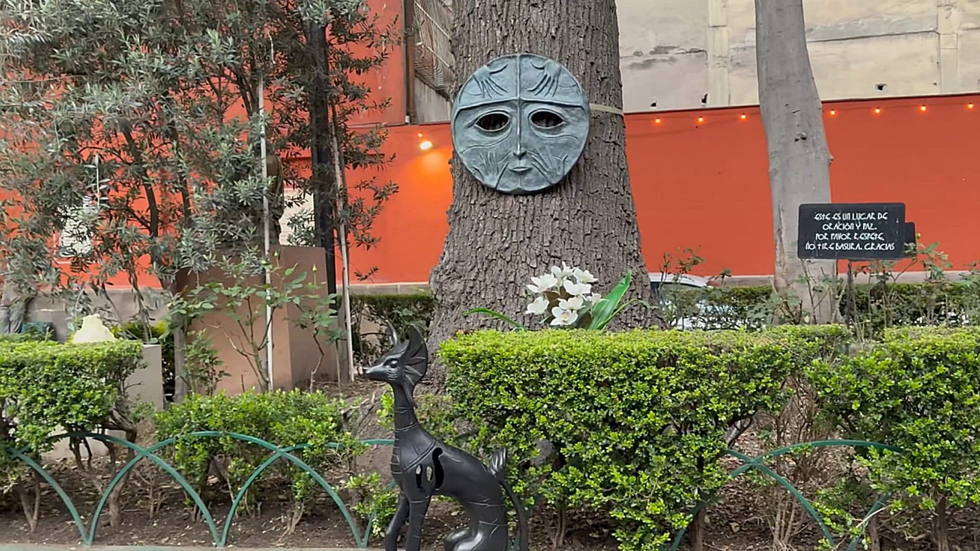 Espacio de donde se robaron escultura en parroquia de San Cosme, CDMX. Foto: X @PadreJosedeJes