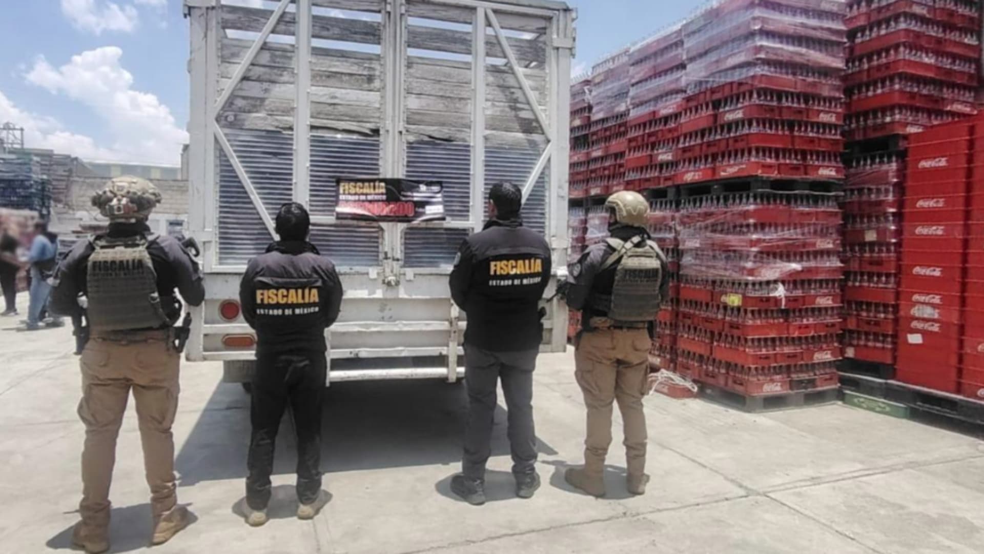 Roban 249 mil Envases de Refrescos en el Edomex; Fiscalía Asegura Predio y Detiene a 5 Personas