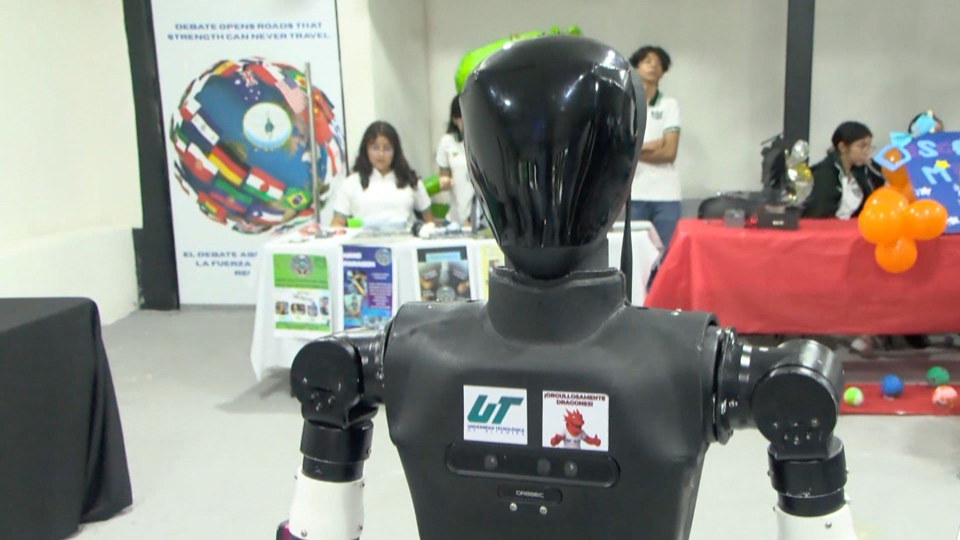 Estudiantes de Altamira Desarrollan Ban Bot, un Robot con IA para Asistir a Adultos Mayores