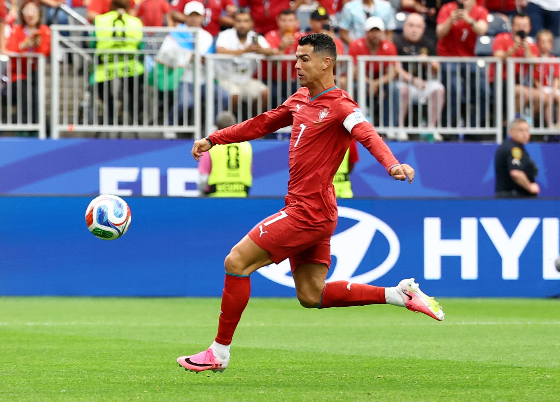 Ronaldo en el partido Portugal vs Uzbekistán
