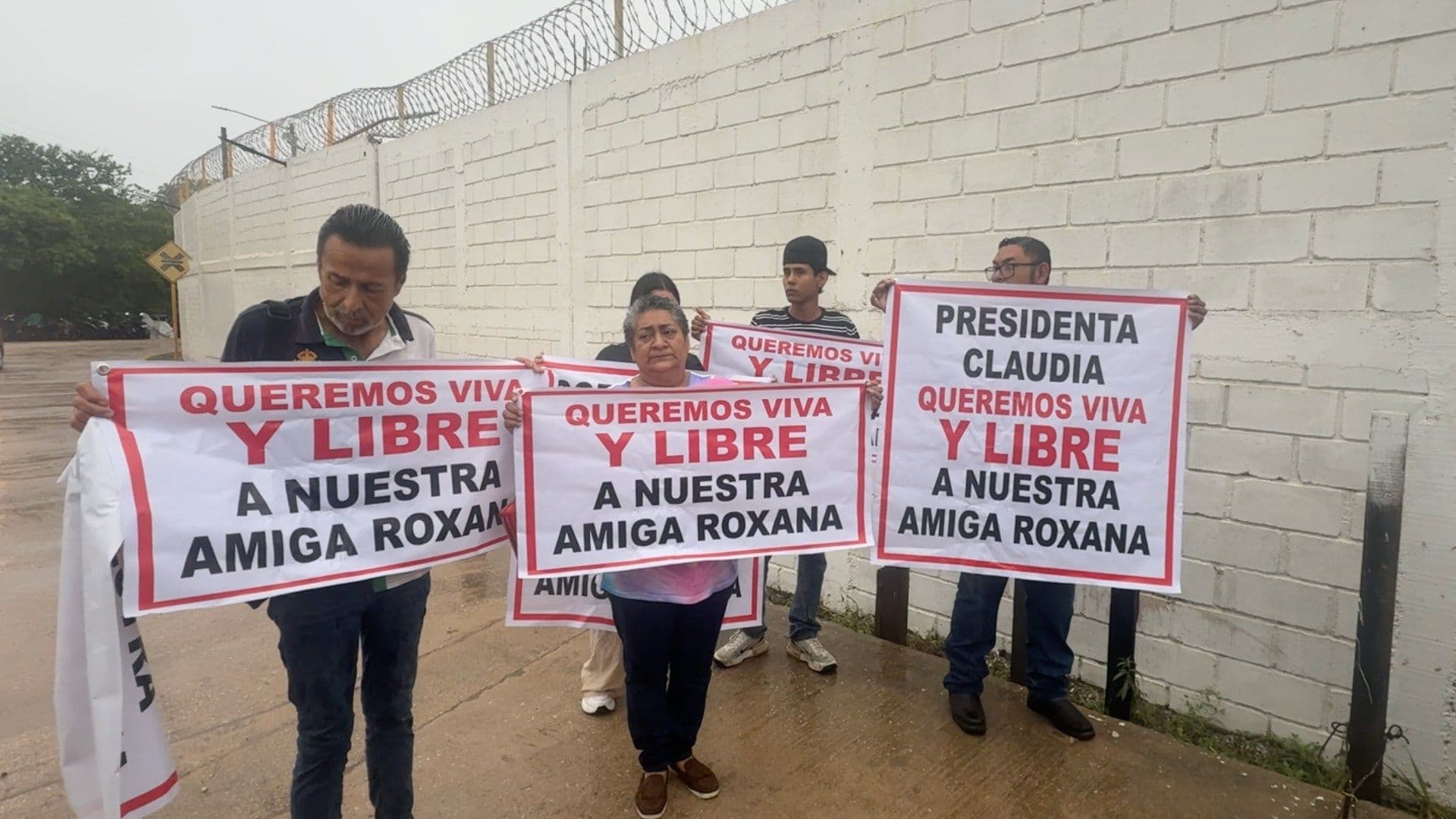 Familiares de Roxana Guzmán, Comunicadora Desaparecida se Manifiestan en Coatzacoalcos