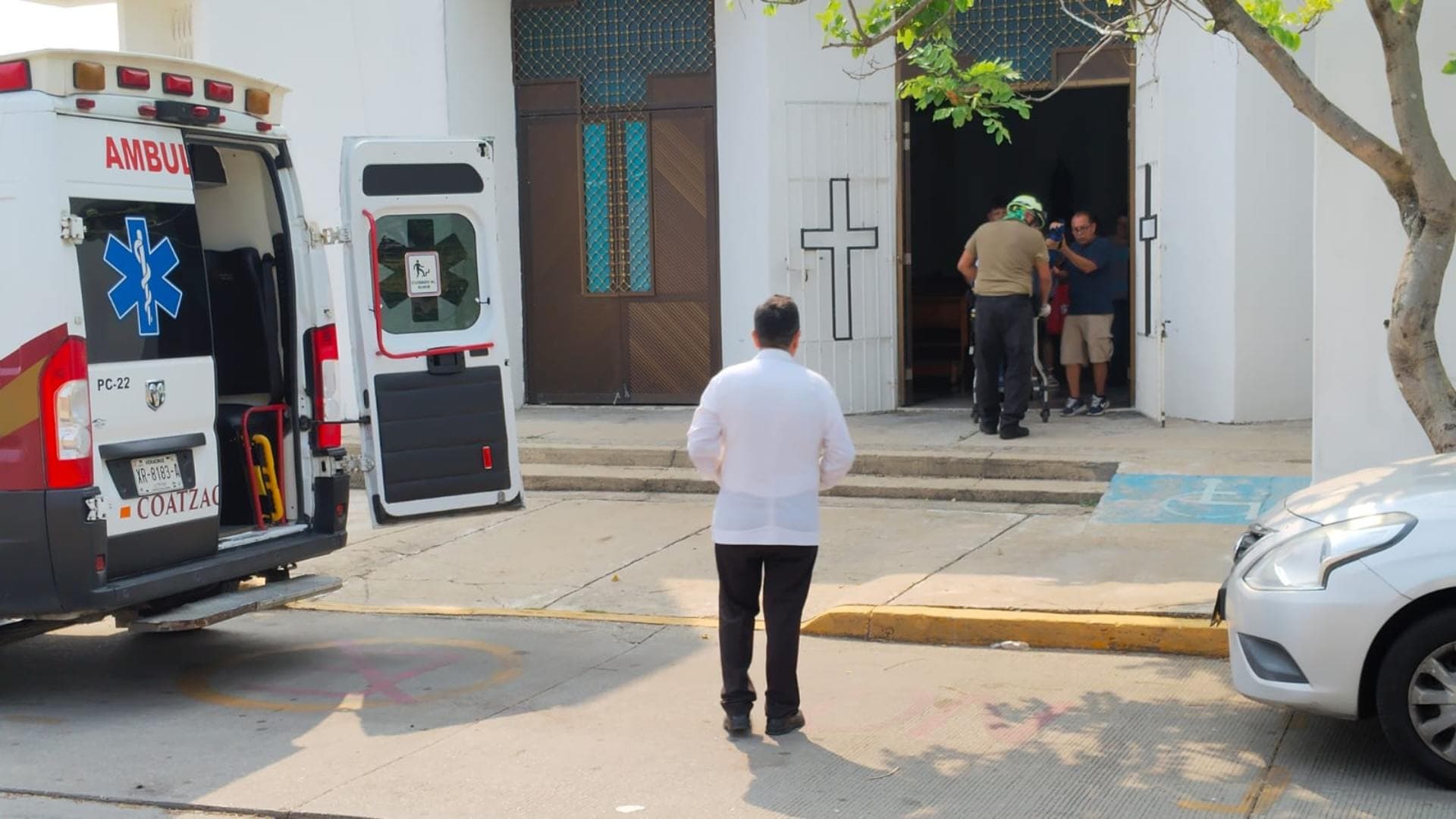 Sacerdote se Desploma Sobre Altar Previo a Iniciar Misa en Coatzacoalcos; Esto se Sabe