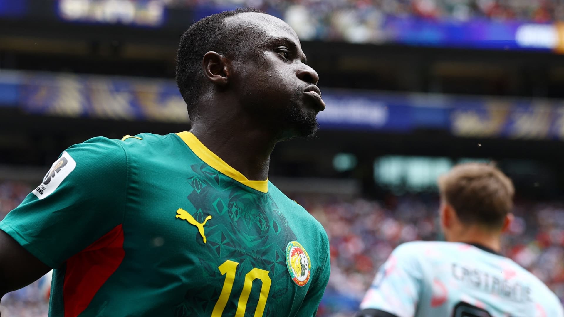 Sadio Mané, Jugador Senegalés que Rechaza Lujos para Ayudar con Hospitales y Escuelas