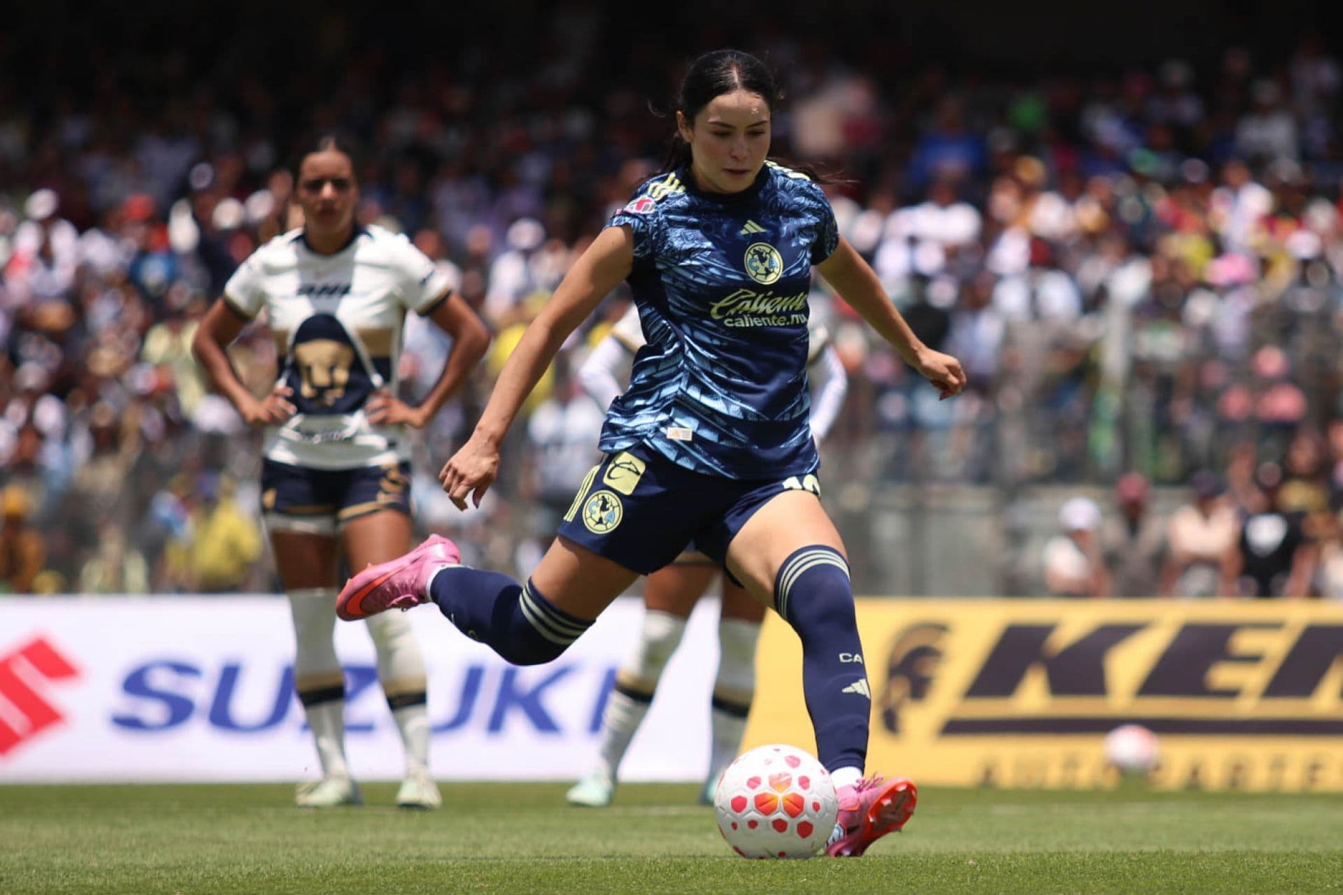 Scarlett Camberos, delantera del América