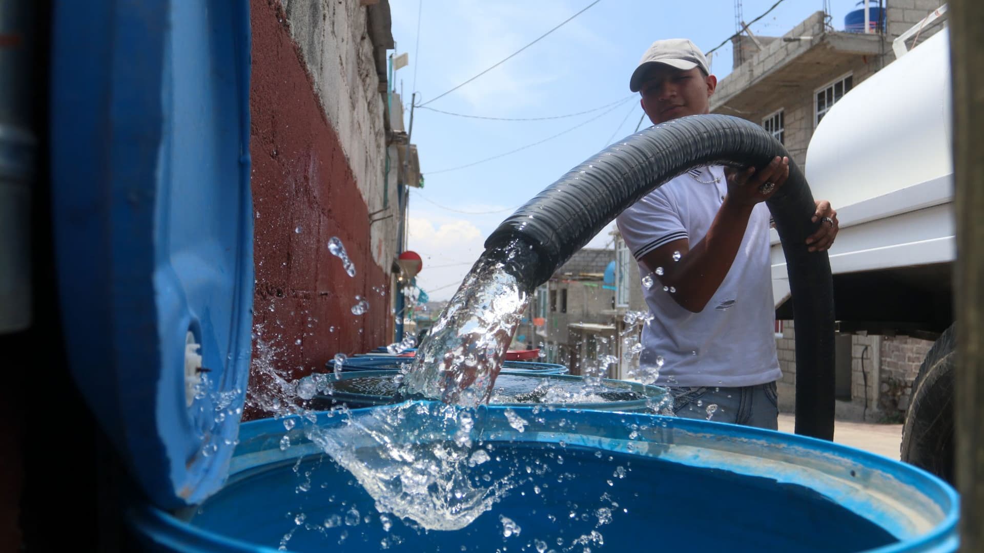 Los vecinos de varias colonias promovieron un amparo para recibir agua en sus viviendas