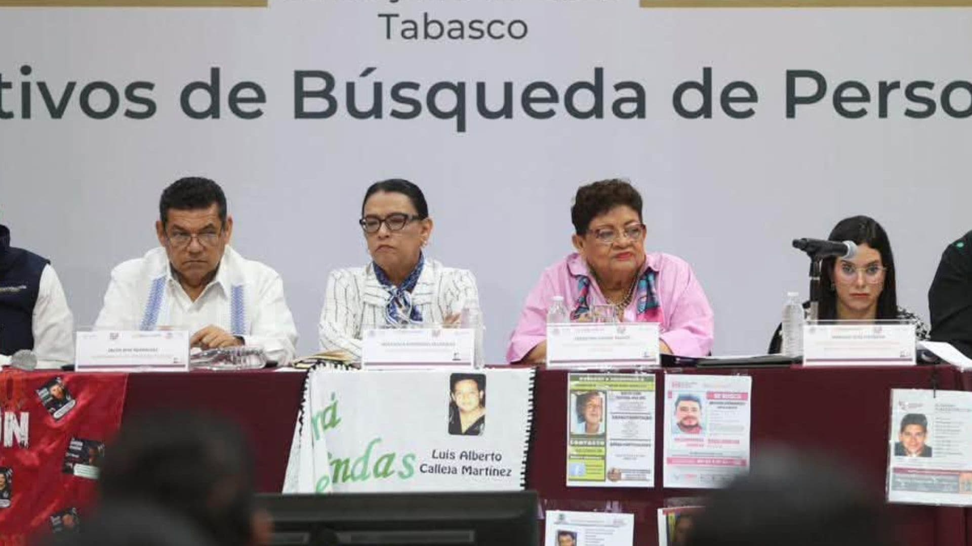 Secretaria de Gobernación, Rosa Icela Rodríguez y fiscal general de la República, Ernestina Godoy, en reunión con colectivos de búsqueda.