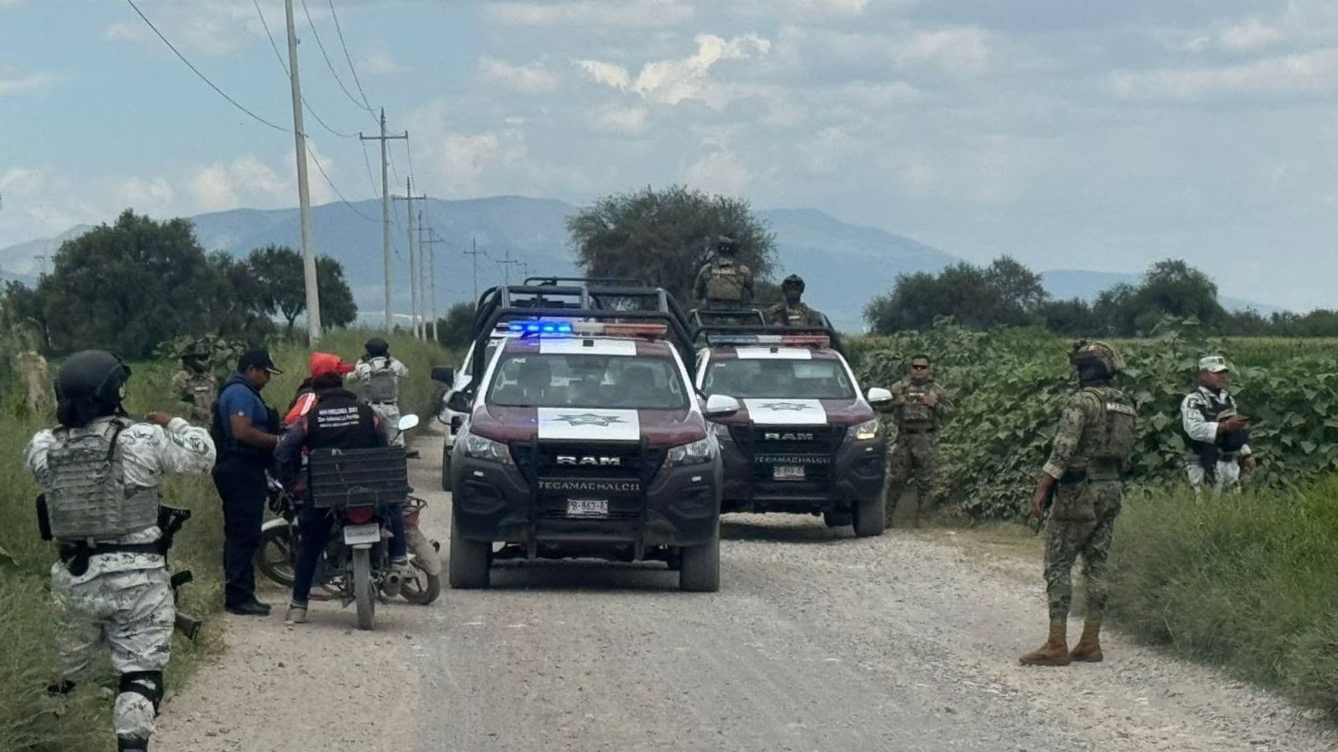 Rescatan a dos personas extraviadas en el Cerro Monumento en Tecamachalco, Puebla.