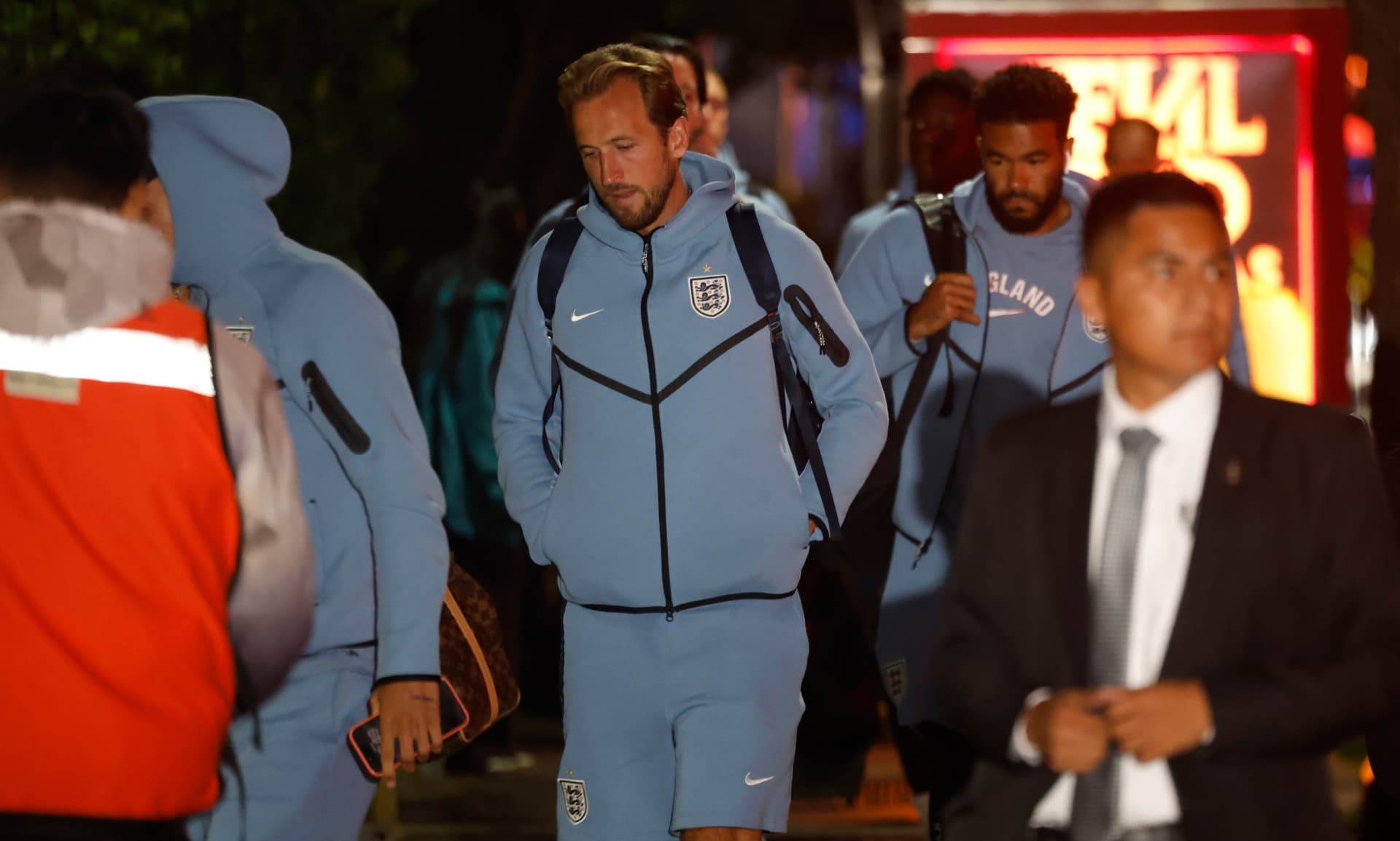 Harry Kane de Inglaterra llega al hotel de concentración  en Ciudad de México. Foto: EFE