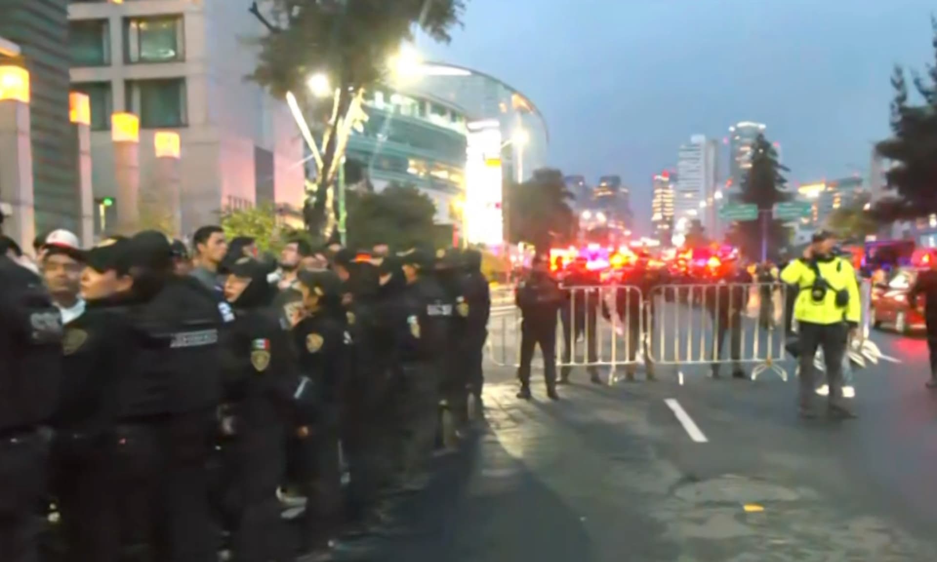 Despliegue de policías CDMX por Inglaterra. Foto: N+