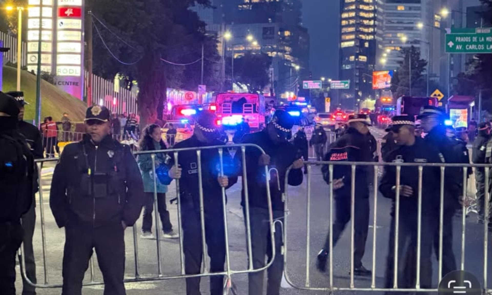 Colona vallas en inmediaciones del hotel de Inglaterra en CDMX. Foto: N+
