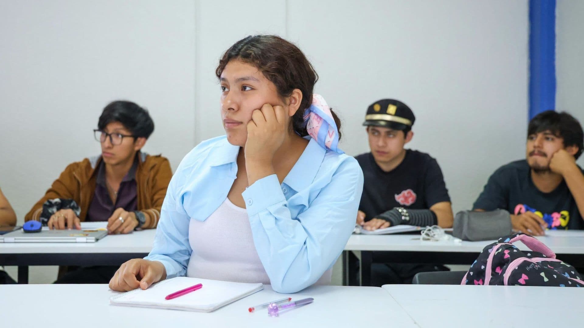 Entrega de certificados escolares para graduados del Ciclo Escolar 2025-2026.