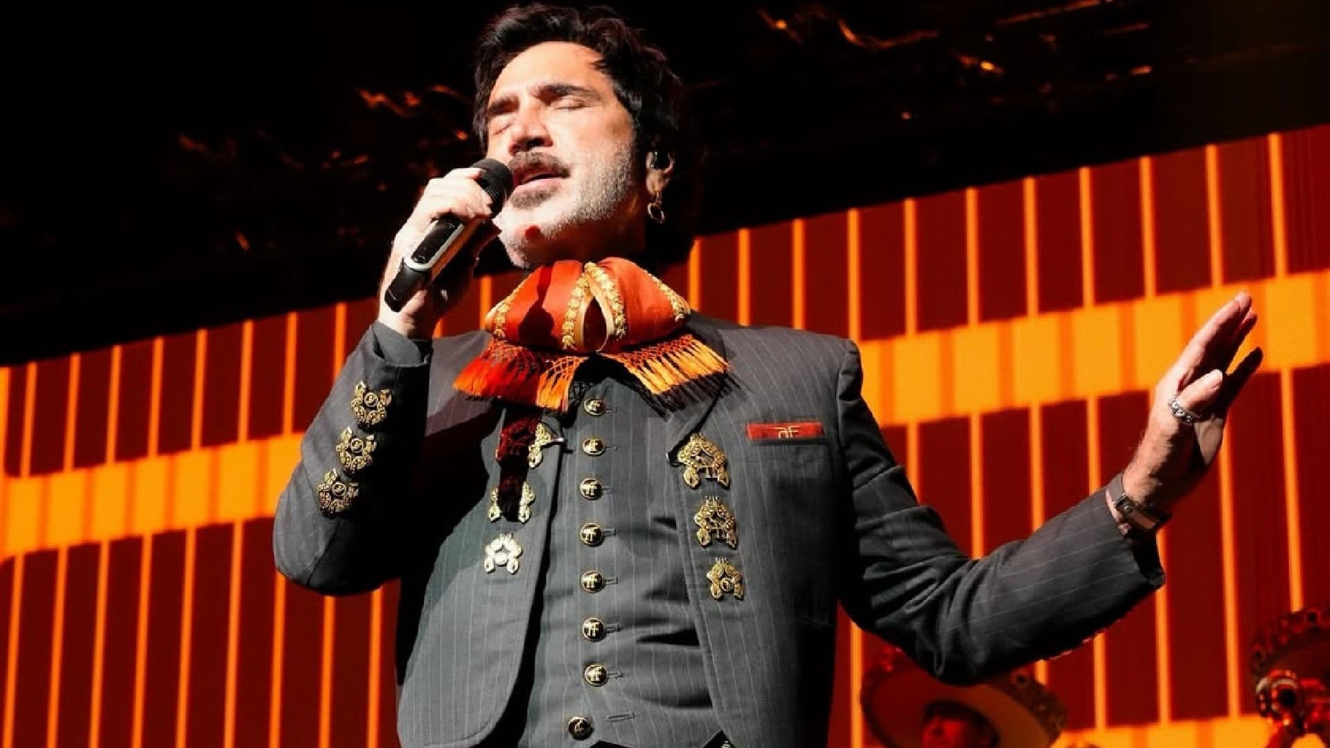 Este Podría Ser el Setlist de Alejandro Fernández para su Concierto en La Minerva de Guadalajara