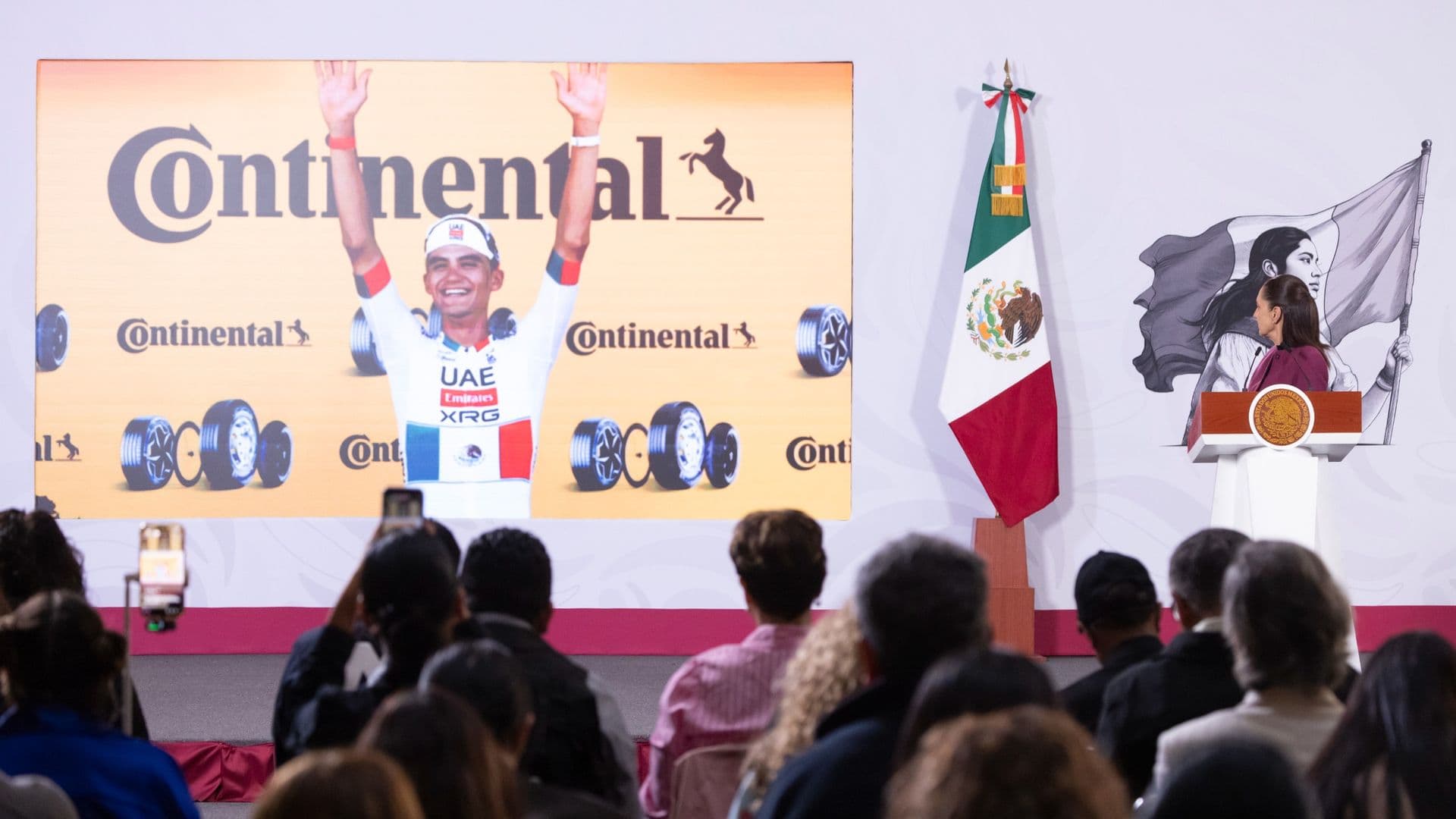 "El Mejor Ciclista Joven del Mundo": Sheinbaum Felicita a Isaac del Toro tras Tour de Francia