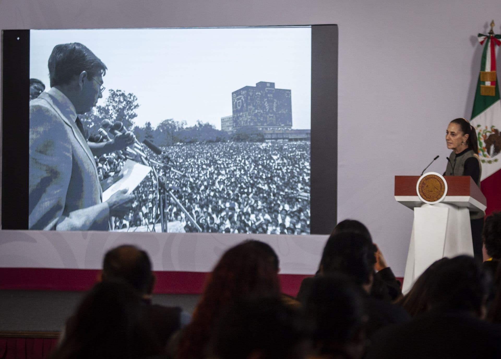 Sheinbaum encabeza homenaje a Cuauhtémoc Cárdenas en la conferencia mañanera