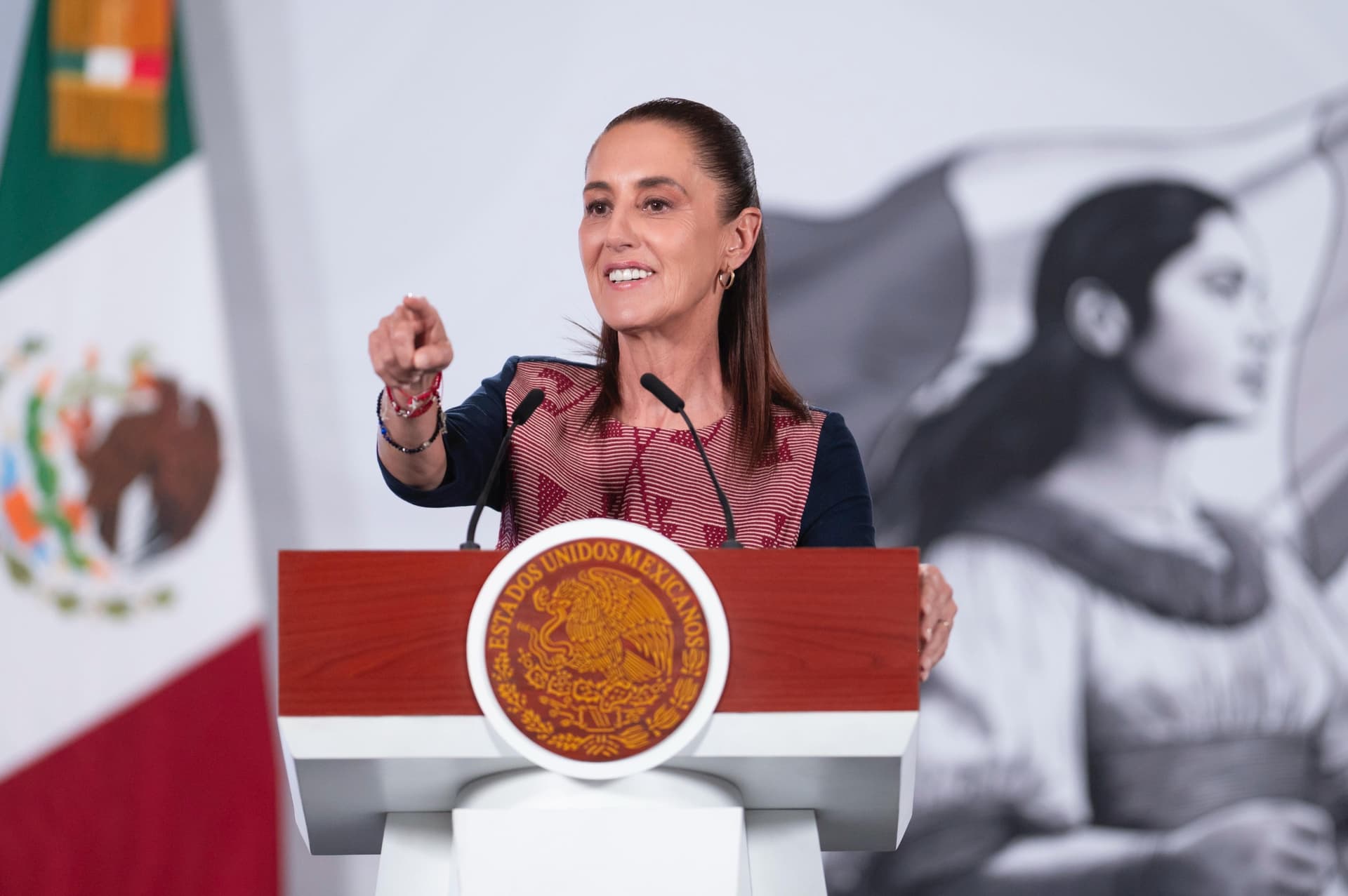 Claudia Sheinbuam en la conferencia mañanera del 25 de mayo 2026