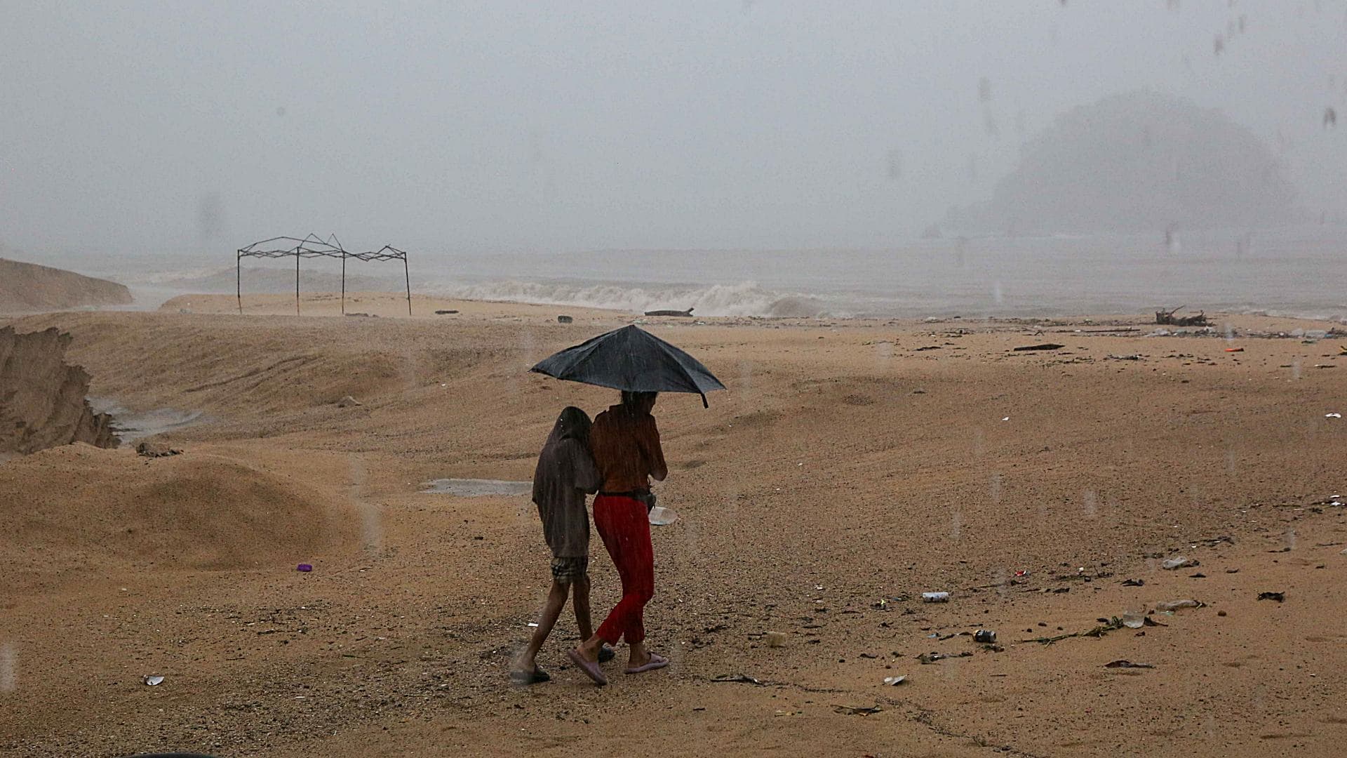 Simon ocasiona intensas lluvias en Acapulco, Guerrero, el 8 de octubre 2026. Foto: Cuartoscuro