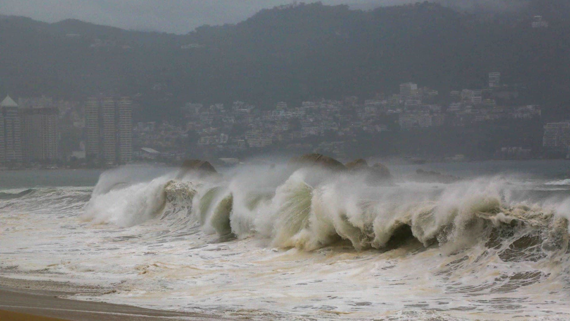 Marejadas en Guerrero por tormenta Boris en junio 2026. Foto: Cuartoscuro | Archivo