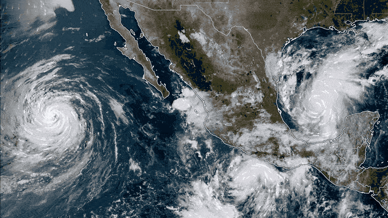 Imagen satelital de la formación de la tormenta Simon en el Pacífico mexicano.