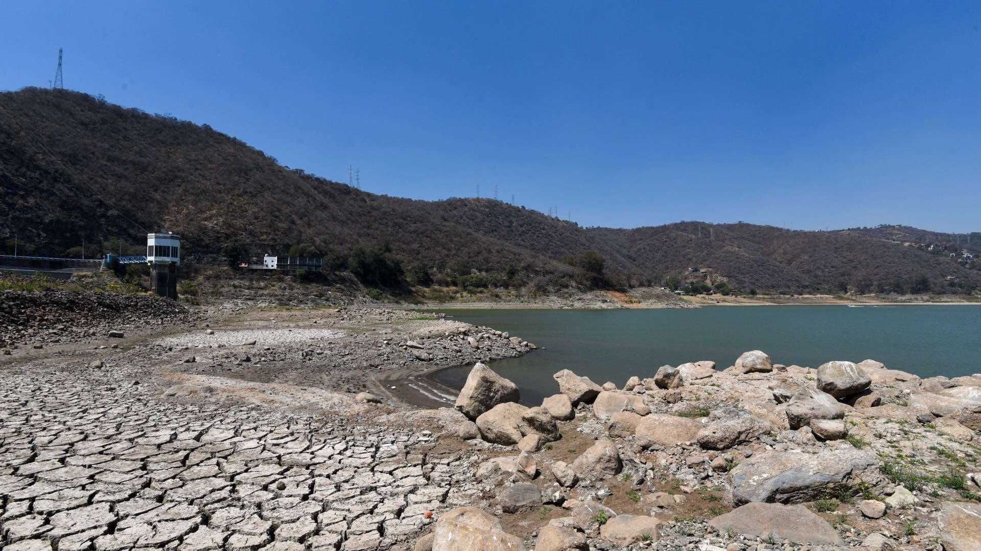 Presa del Sistema Cutzamala durante sequía del 2024