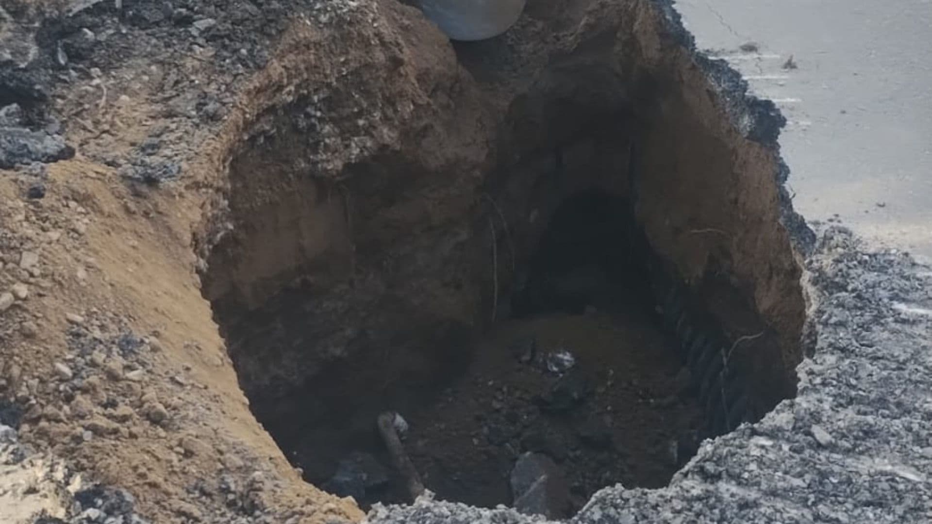 Socavón Hundimiento 60 Centímetros Diámetro Cierre Vial Calle Cúmulo de Virgo Puebla