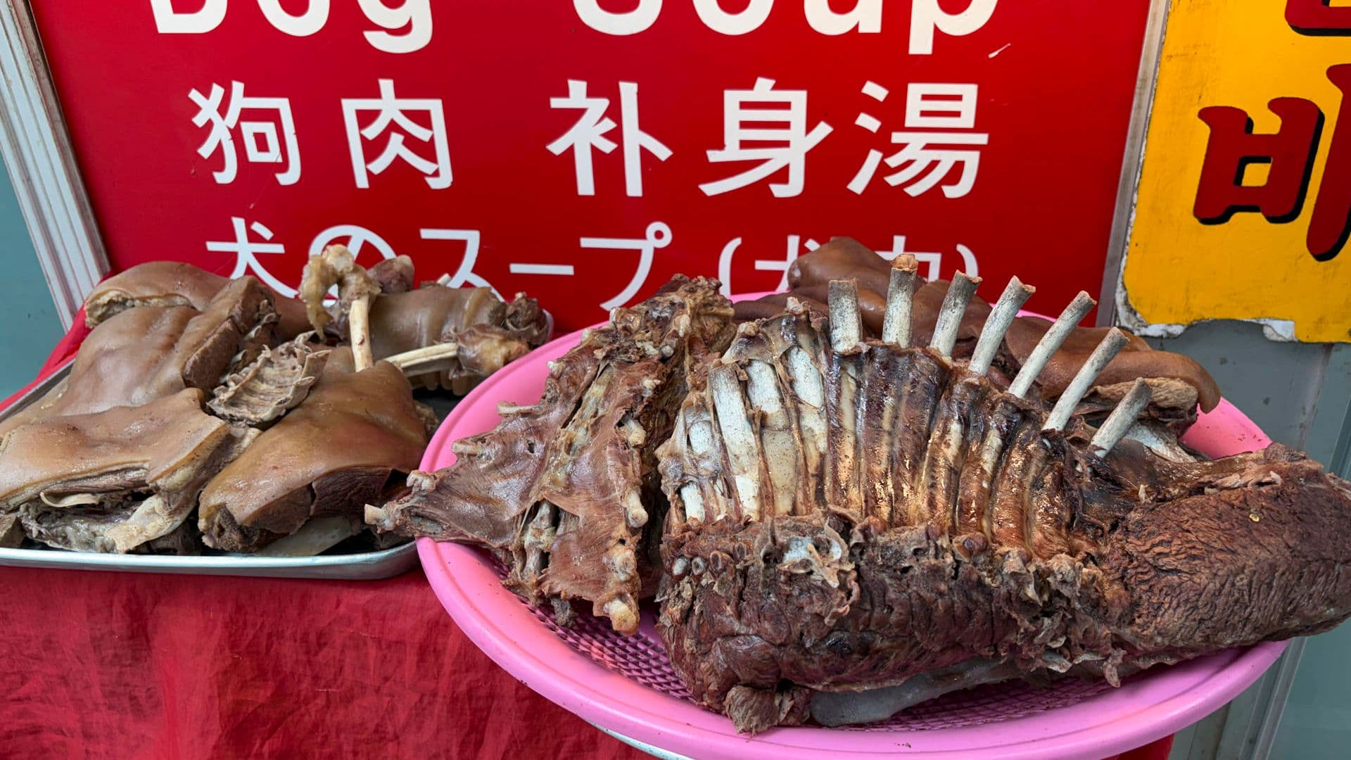 Sopa de perro en restaurante de Corea del Sur