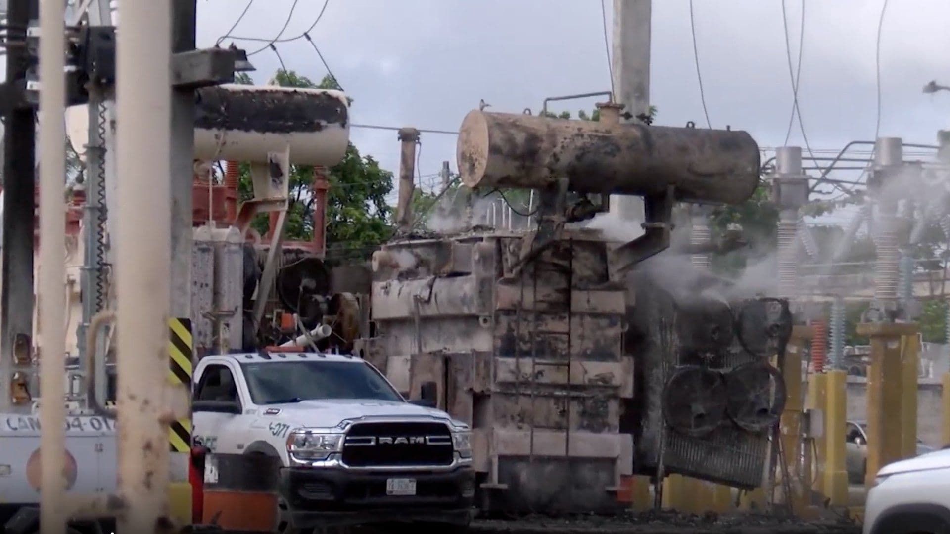 Incendio en Transformador de Subestación de CFE Deja Sin Luz a Familias en Cancún