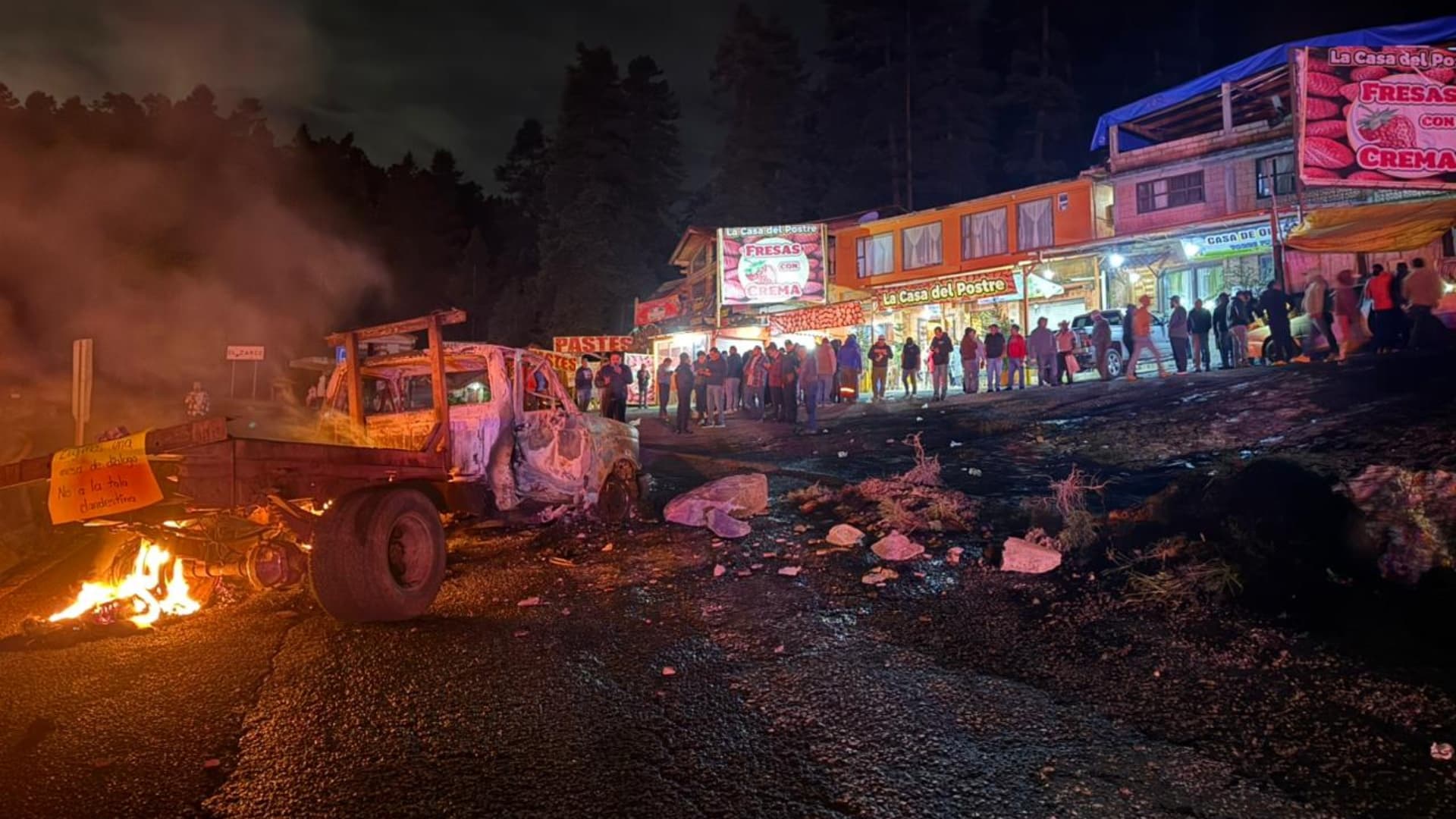¿Qué Pasó en la México-Toluca Hoy? Reportan Bloqueo y Quema de Vehículos