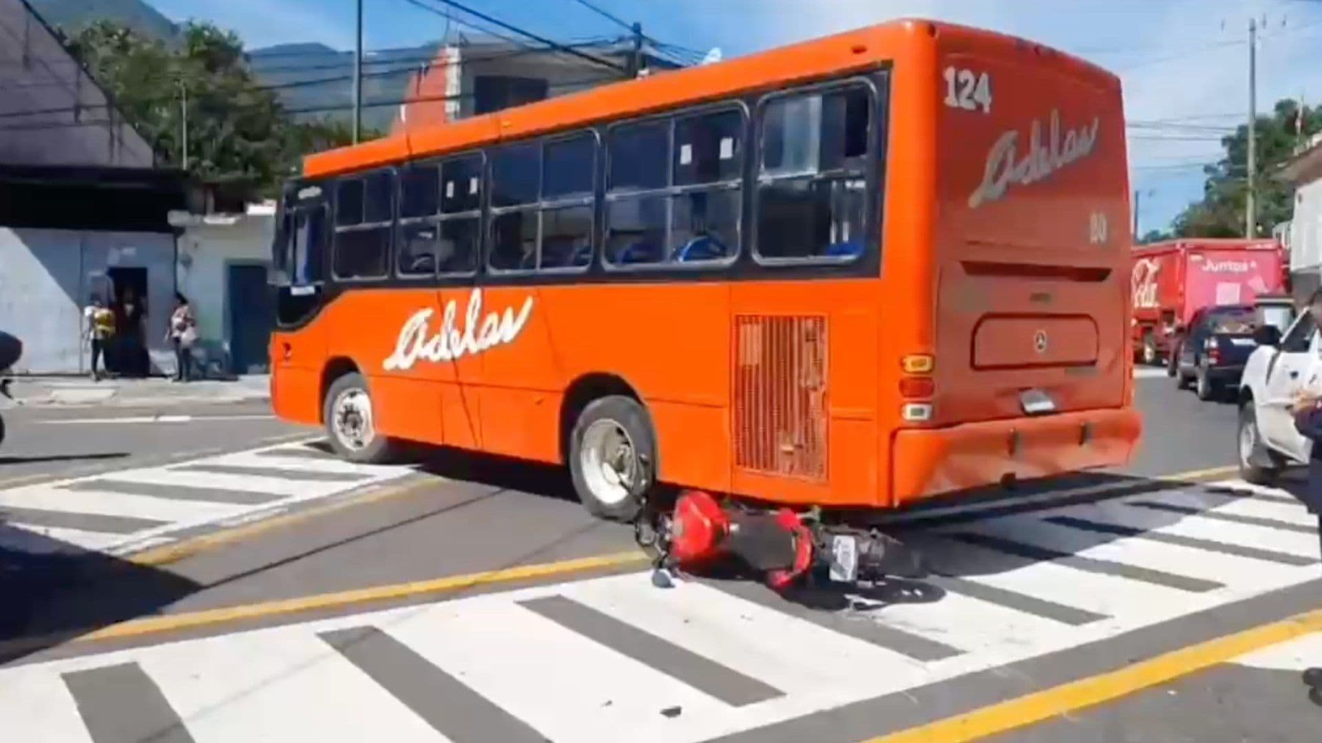 Camión impacta a motociclista en Orizaba