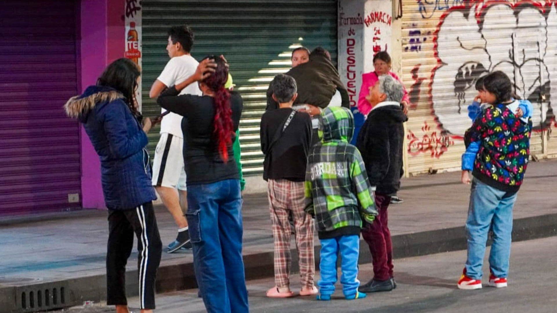 Personas sales a calles de la CDMX por temblor