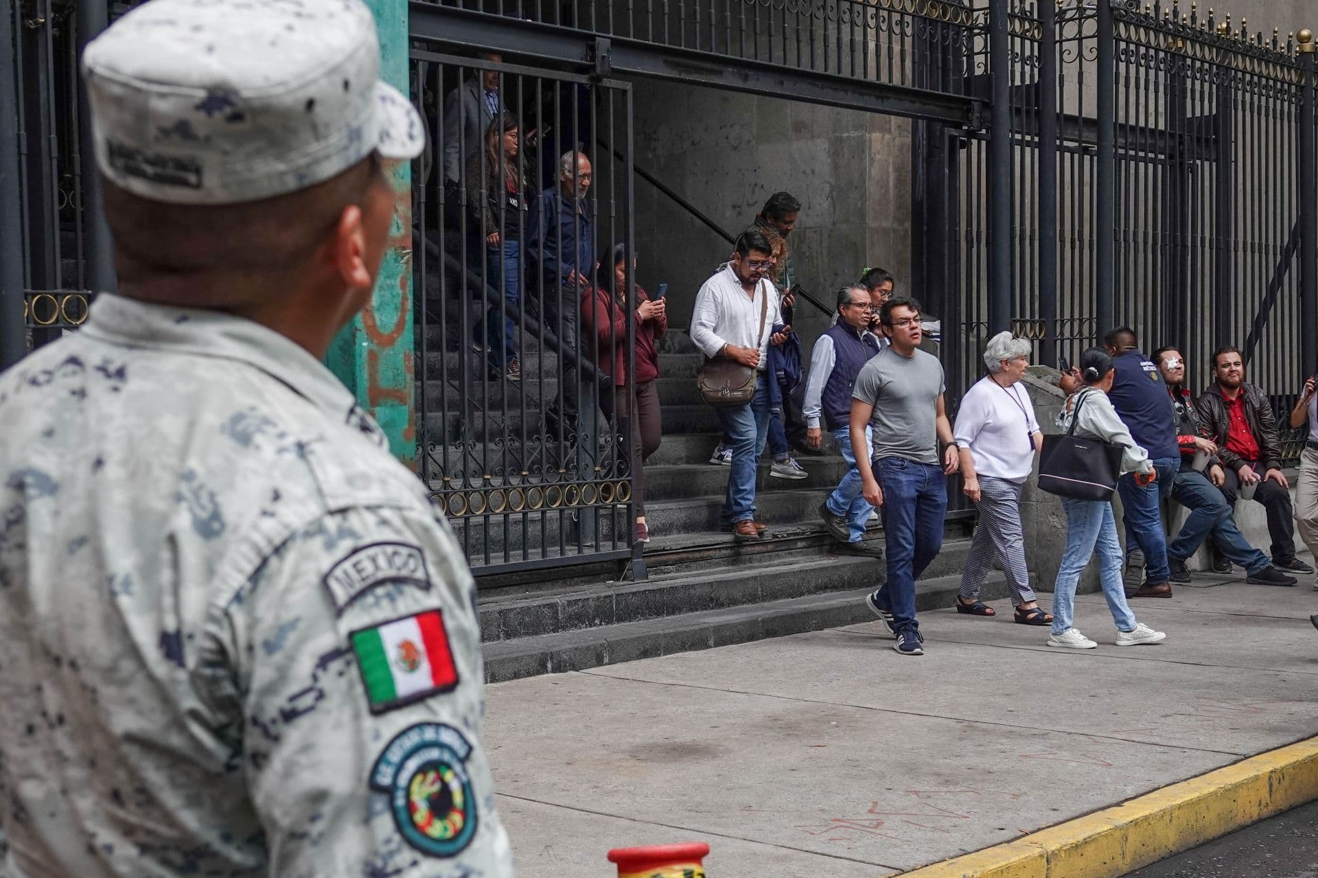 Evacuación en CDMX por sismo en Guerrero.