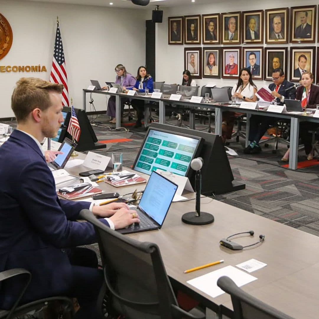 Mesa de negociaciones sobre el T-MEC con expertos de México y Estados Unidos. Foto: SE