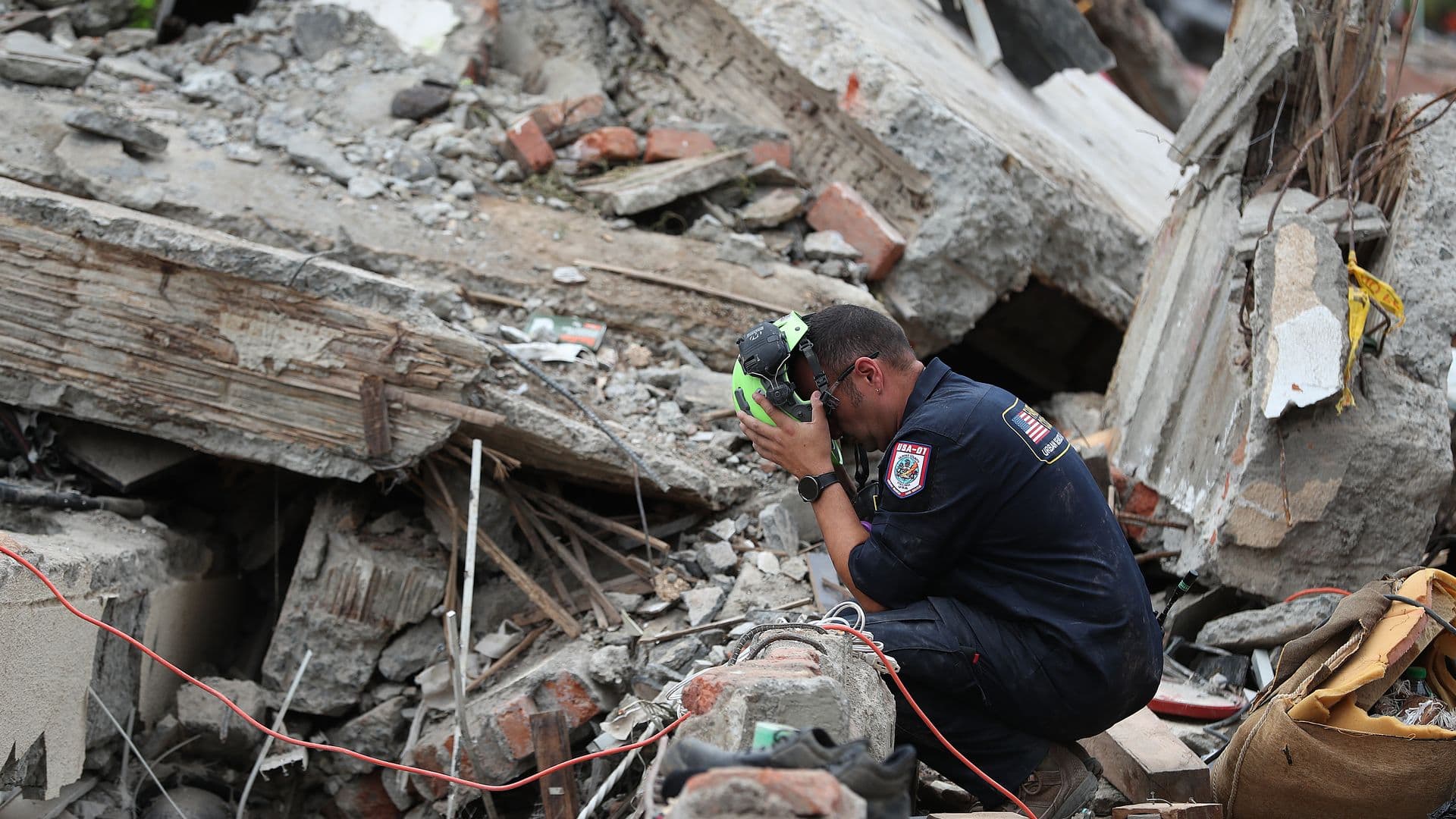 Derrumbe por el terremoto en Colombia
