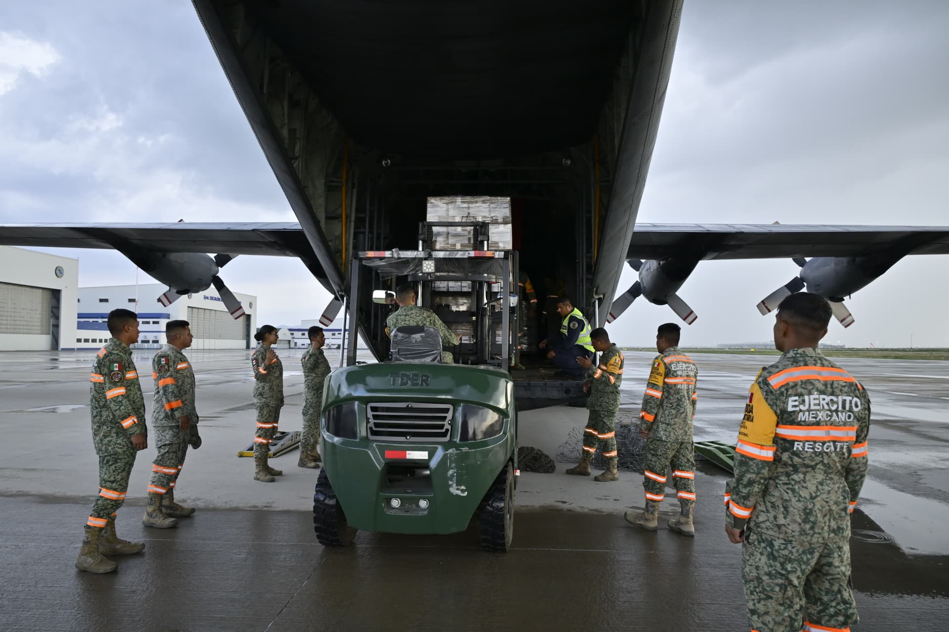 México envía ayuda humanitaria a Colombia